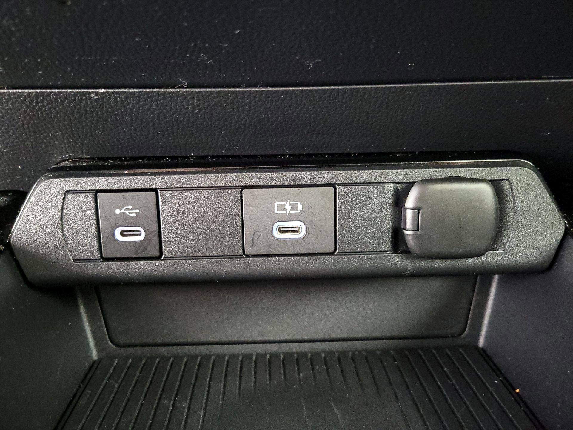 Thumbnail: 2023 Toyota Prius Prime - 18