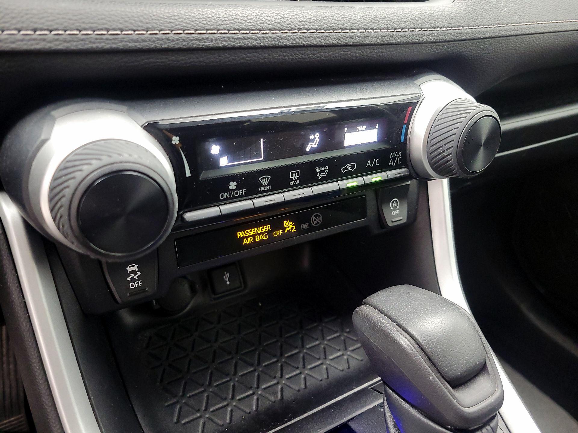 Thumbnail: 2022 Toyota RAV4 - 16