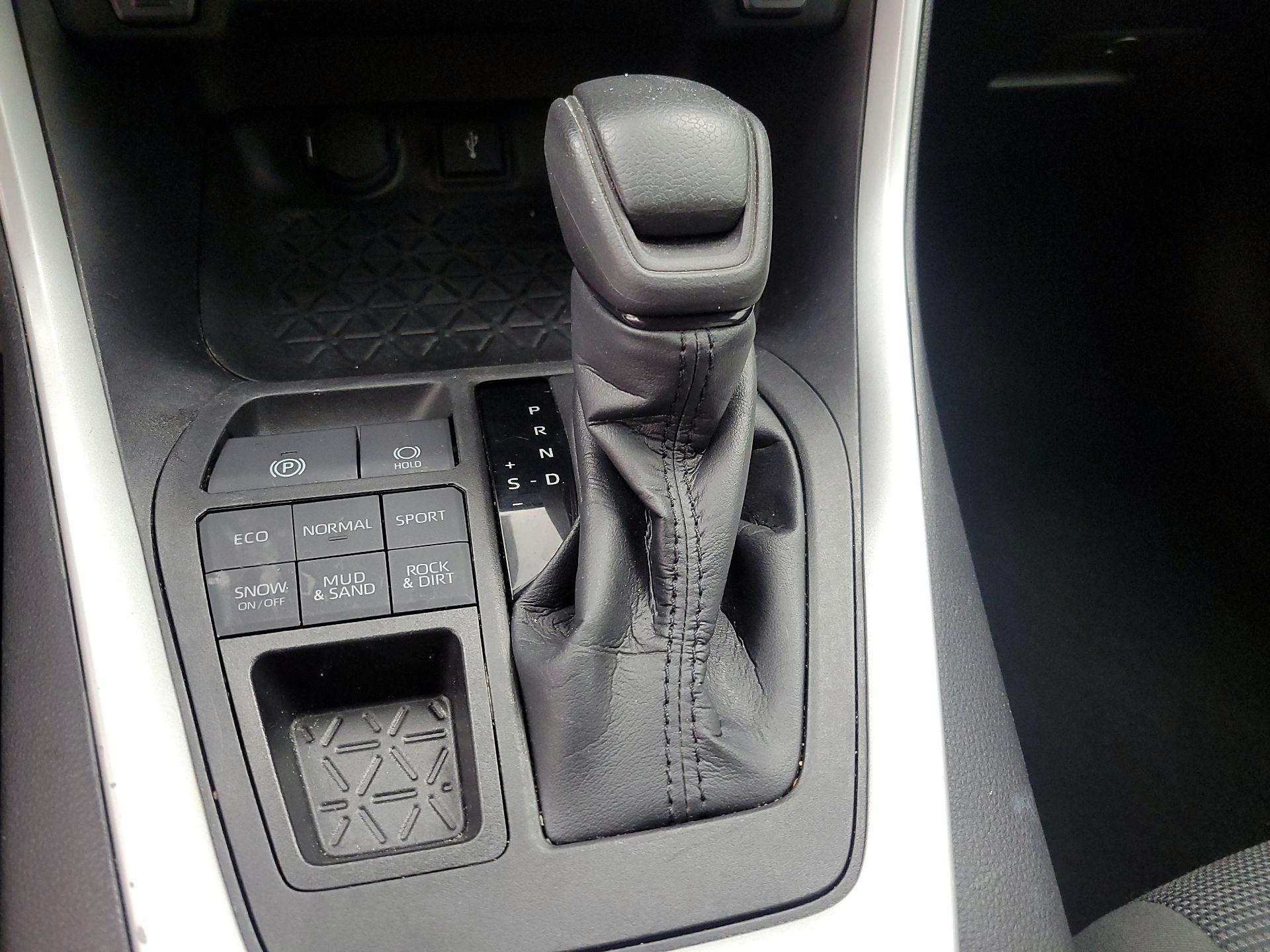 Thumbnail: 2022 Toyota RAV4 - 17