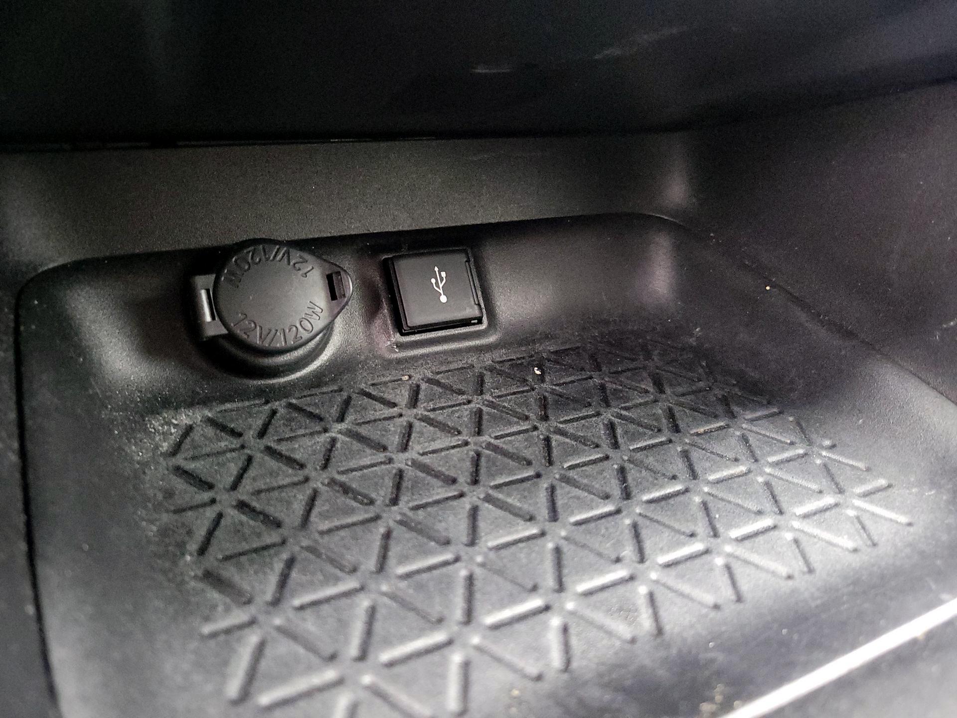 Thumbnail: 2022 Toyota RAV4 - 18