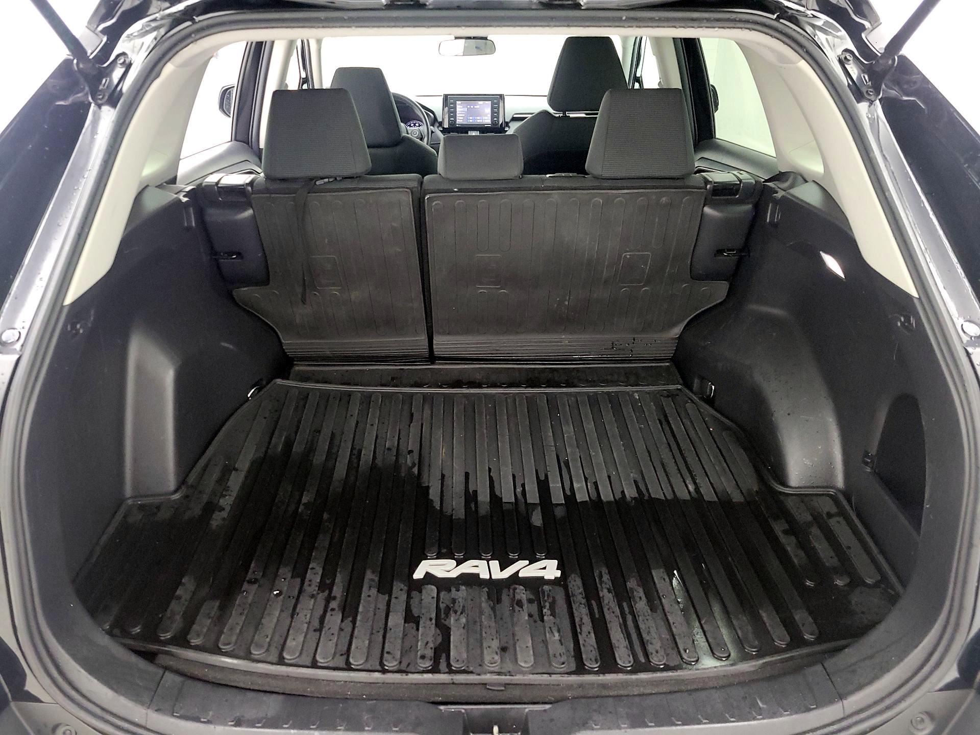 Thumbnail: 2022 Toyota RAV4 - 20