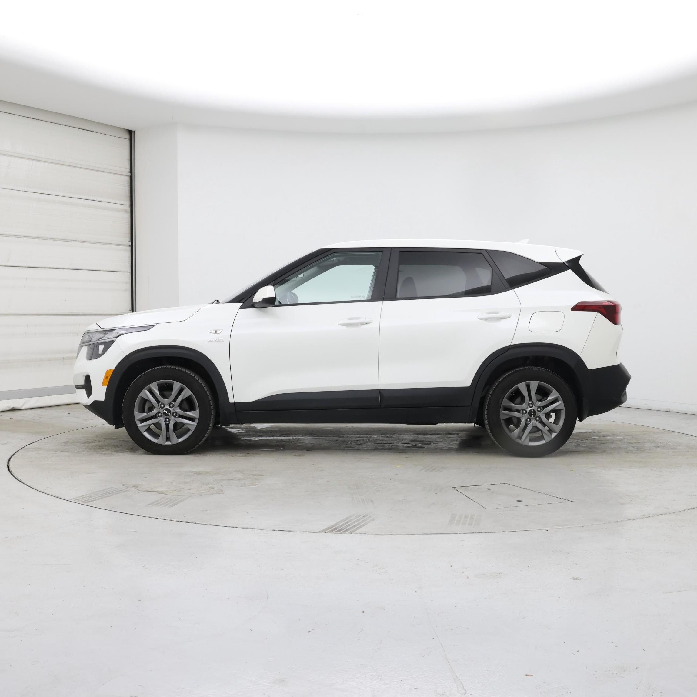 Thumbnail: 2022 Kia Seltos - 3