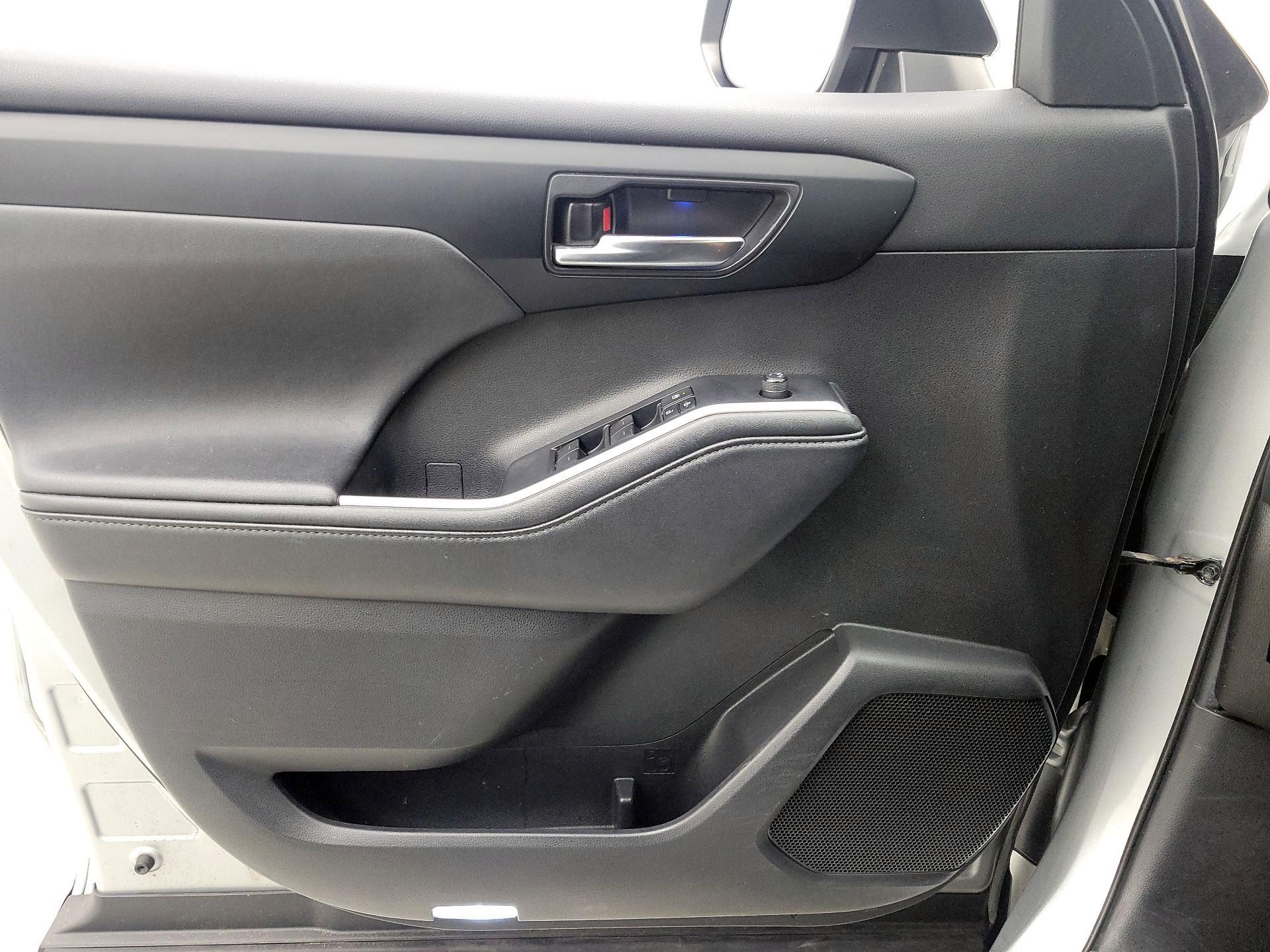 Thumbnail: 2021 Toyota Highlander - 12