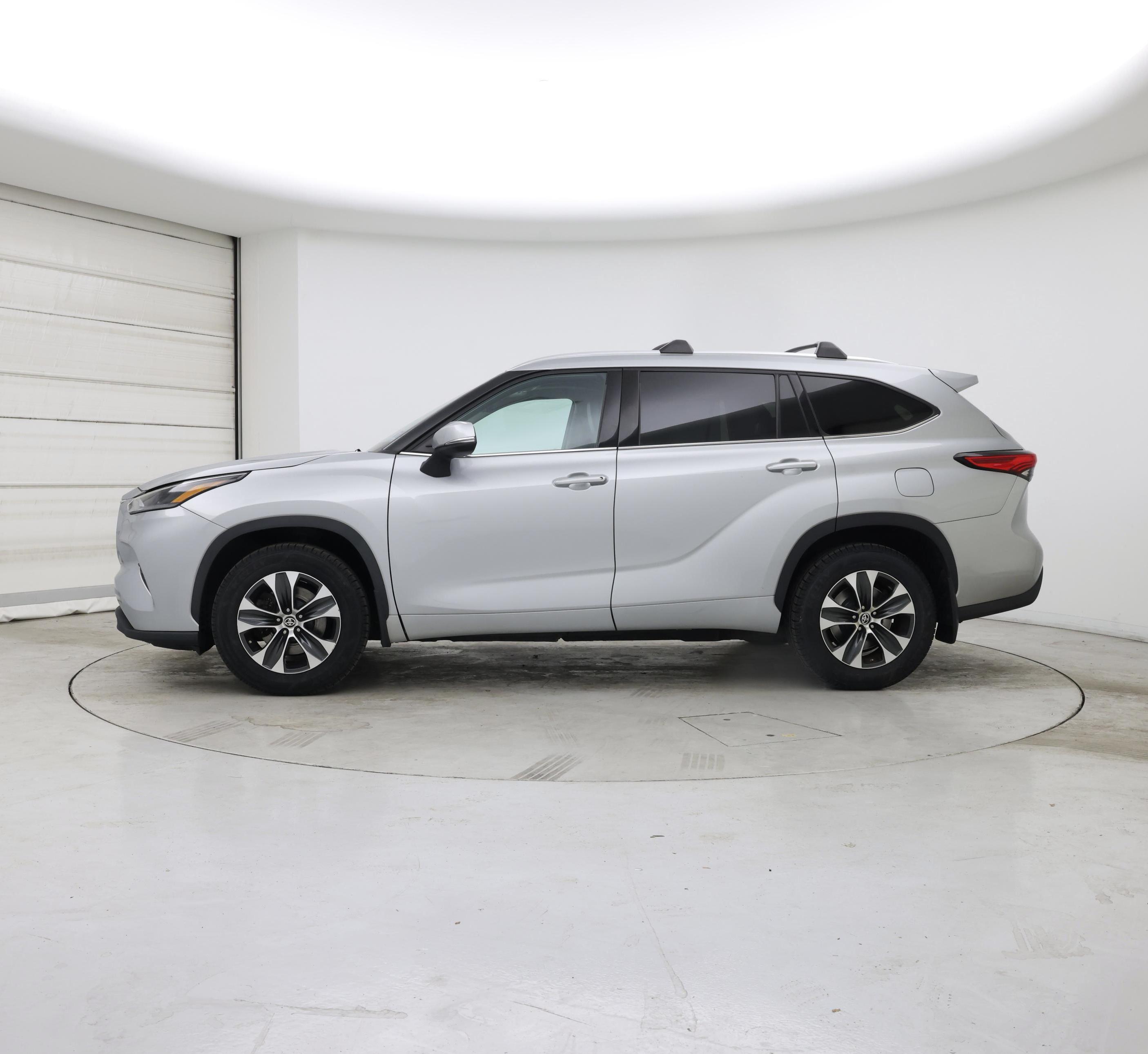 Thumbnail: 2021 Toyota Highlander - 3