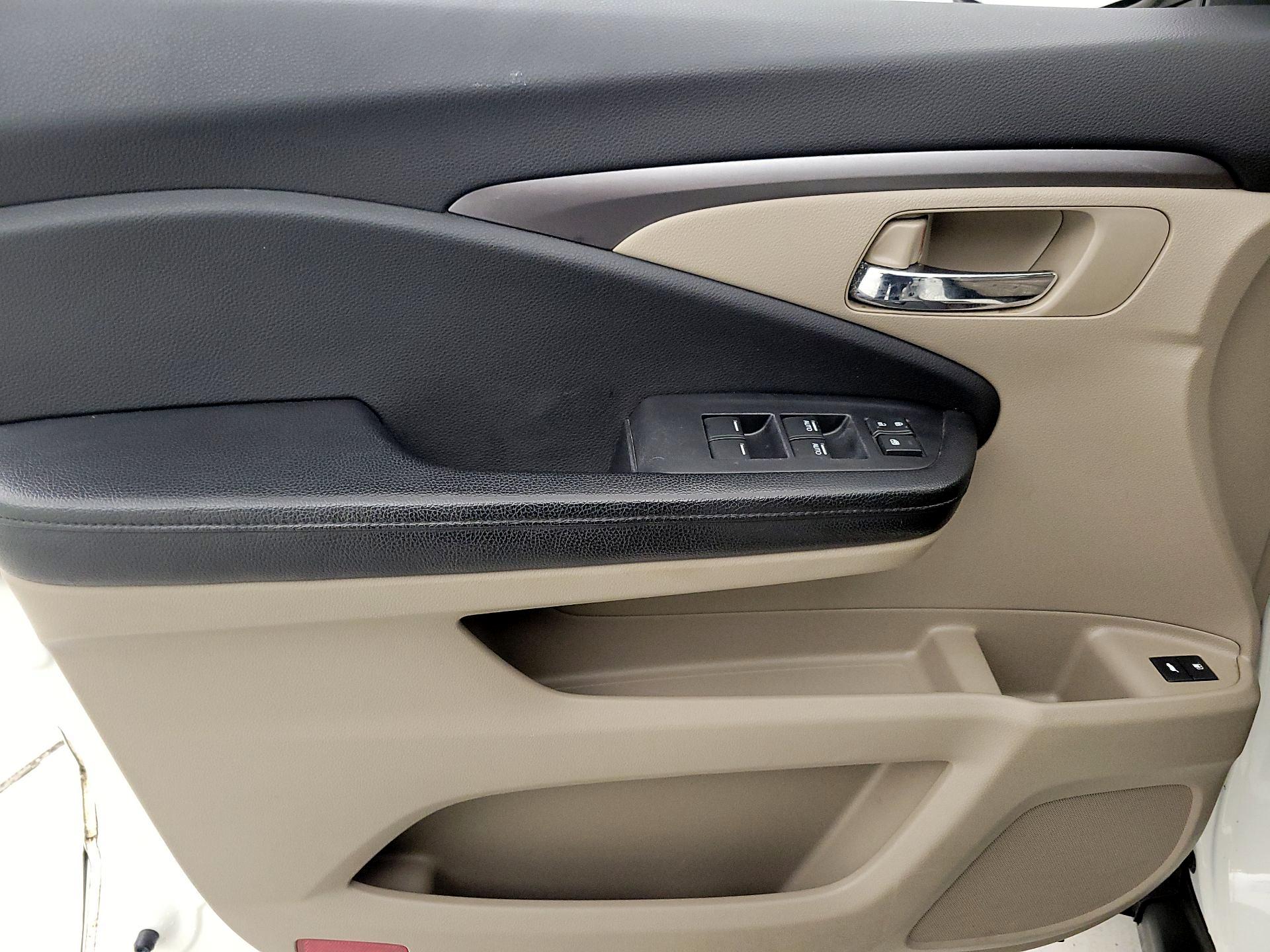 Thumbnail: 2016 Honda Pilot - 12