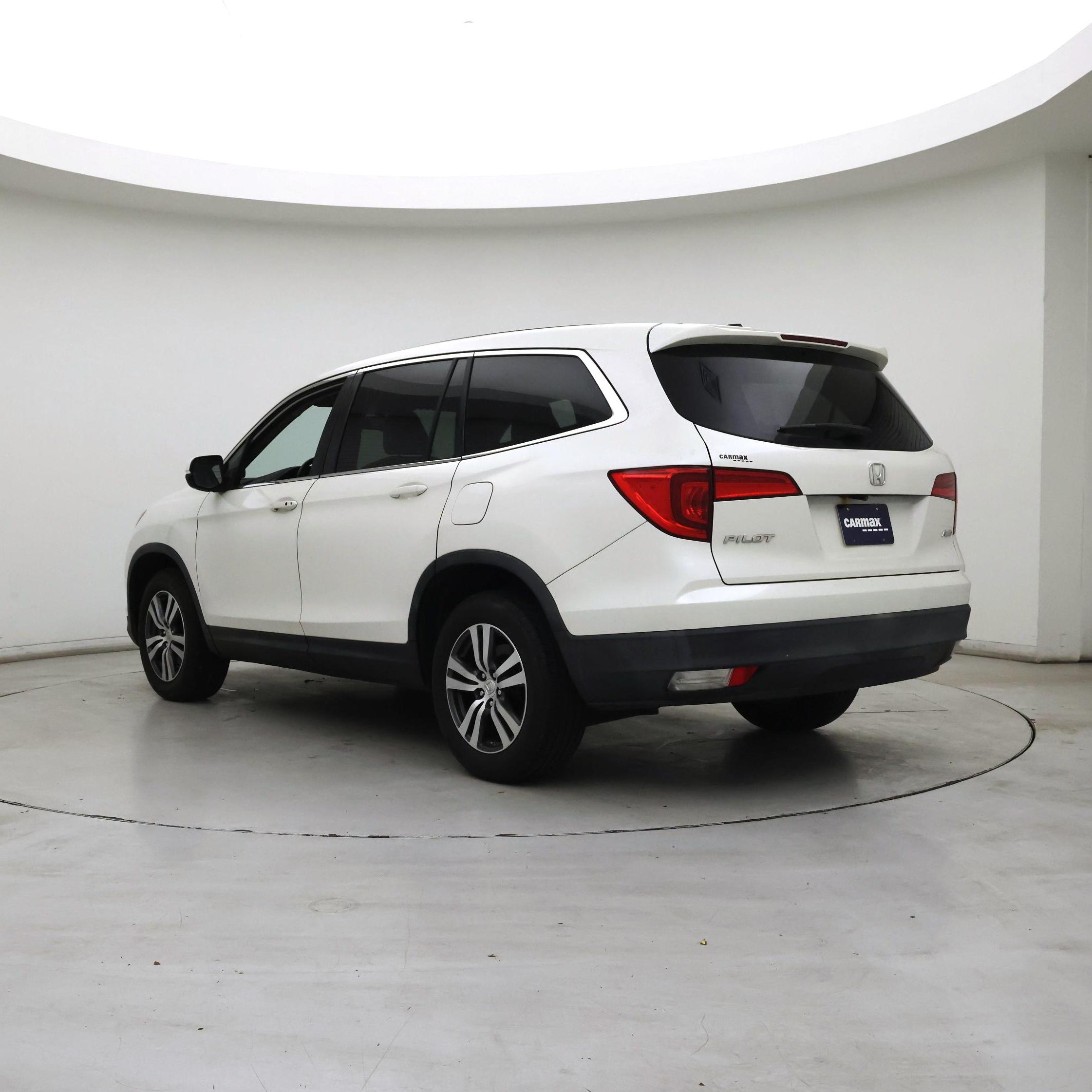 Thumbnail: 2016 Honda Pilot - 2