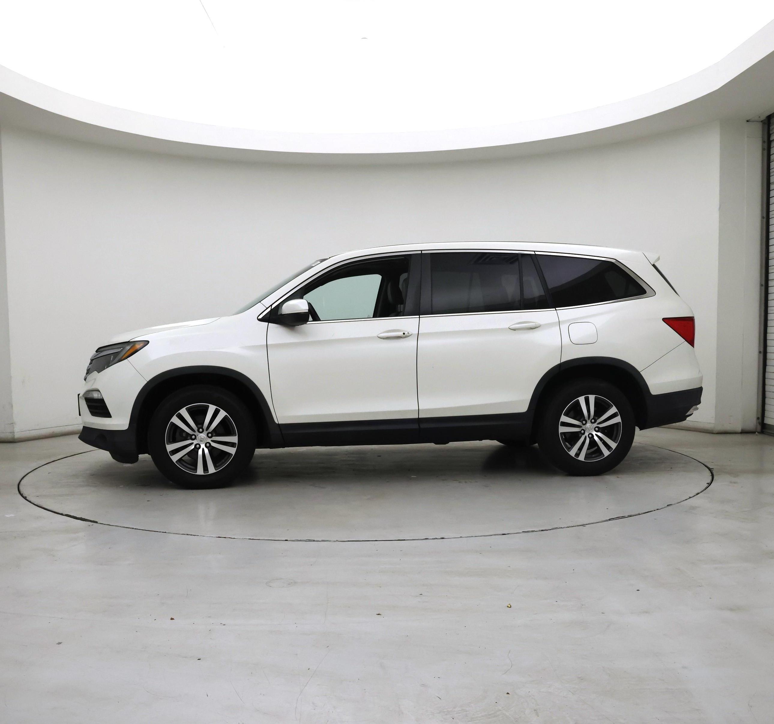 Thumbnail: 2016 Honda Pilot - 3