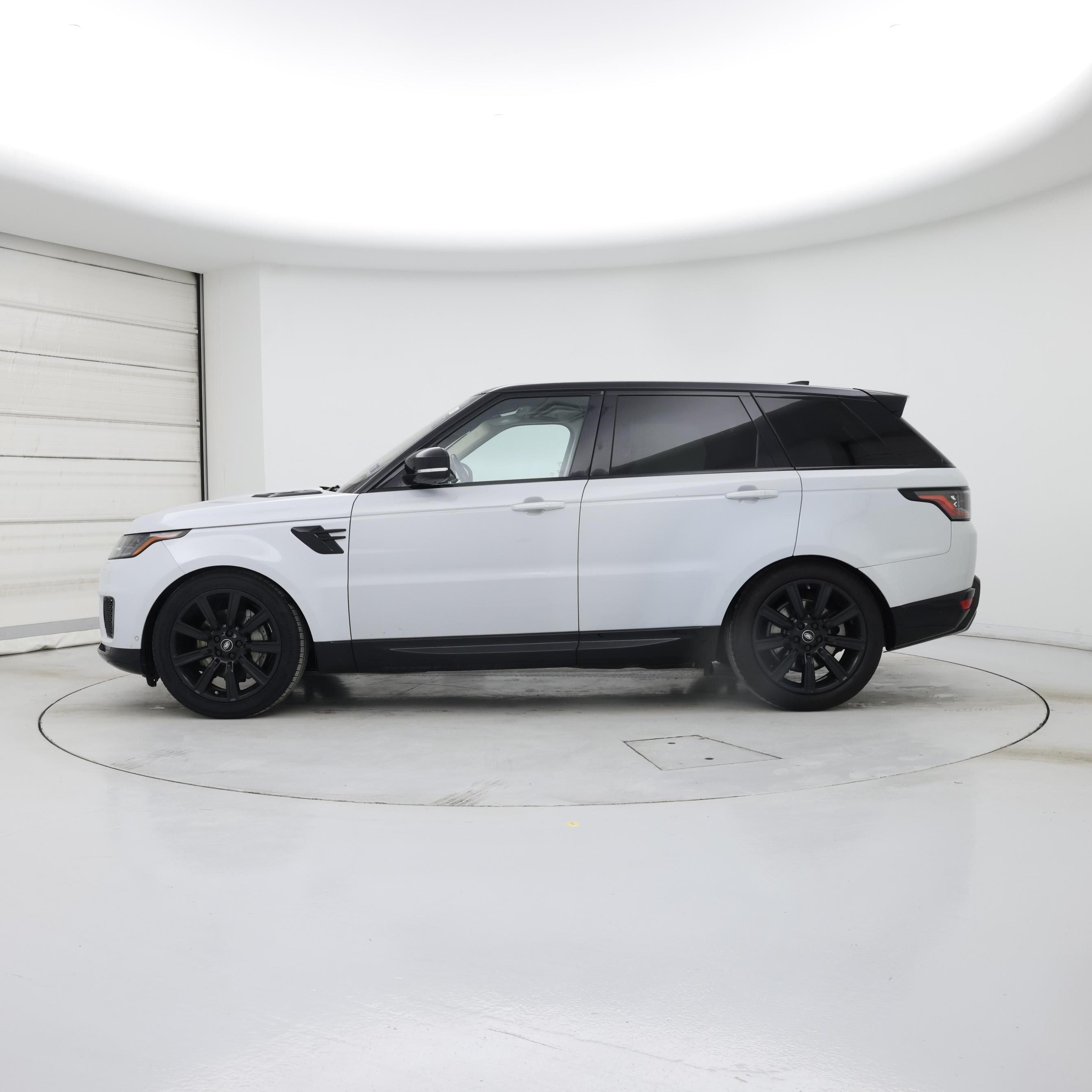 Thumbnail: 2020 Land Rover Range Rover Sport - 3