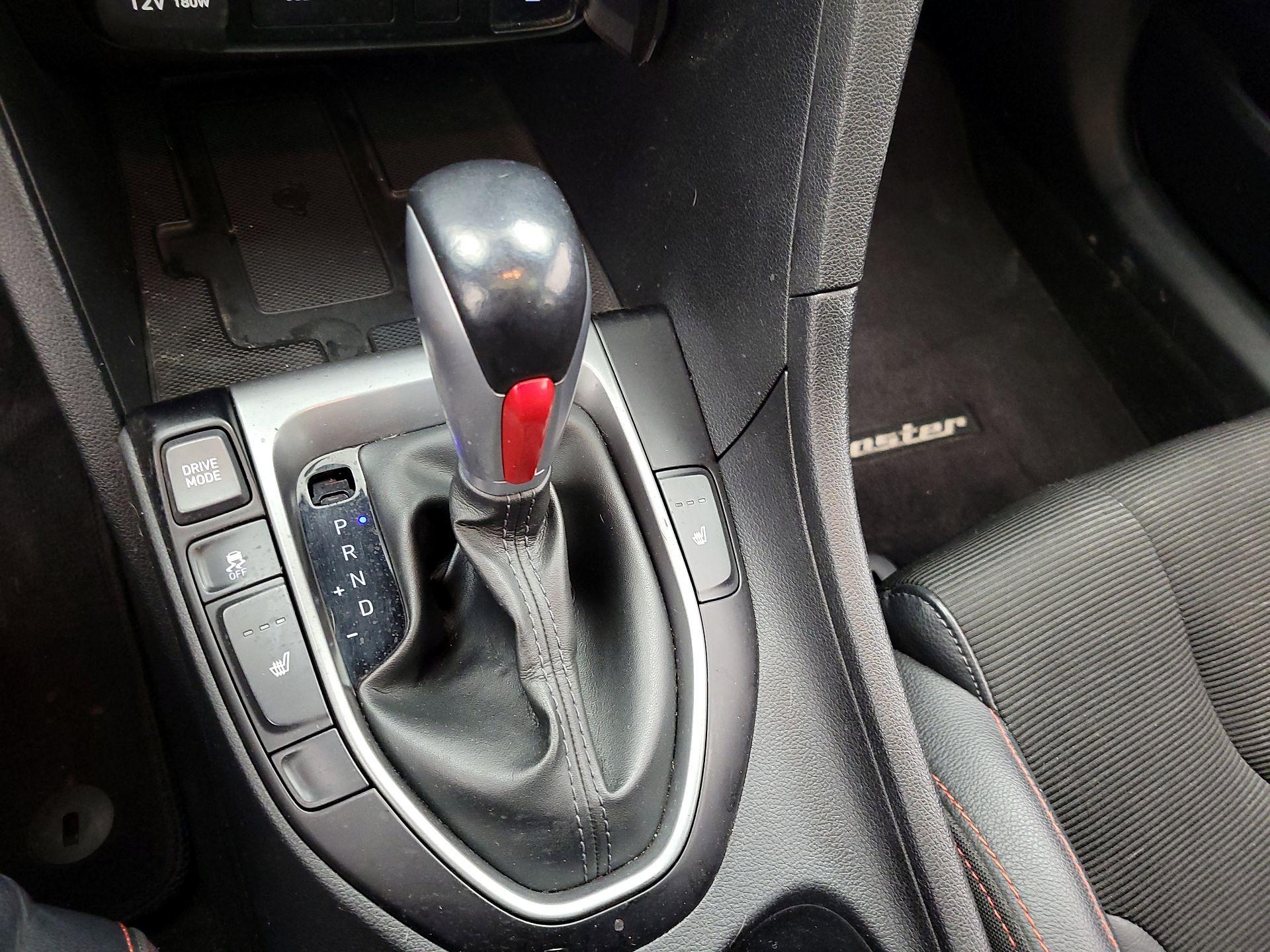 Thumbnail: 2019 Hyundai Veloster - 17