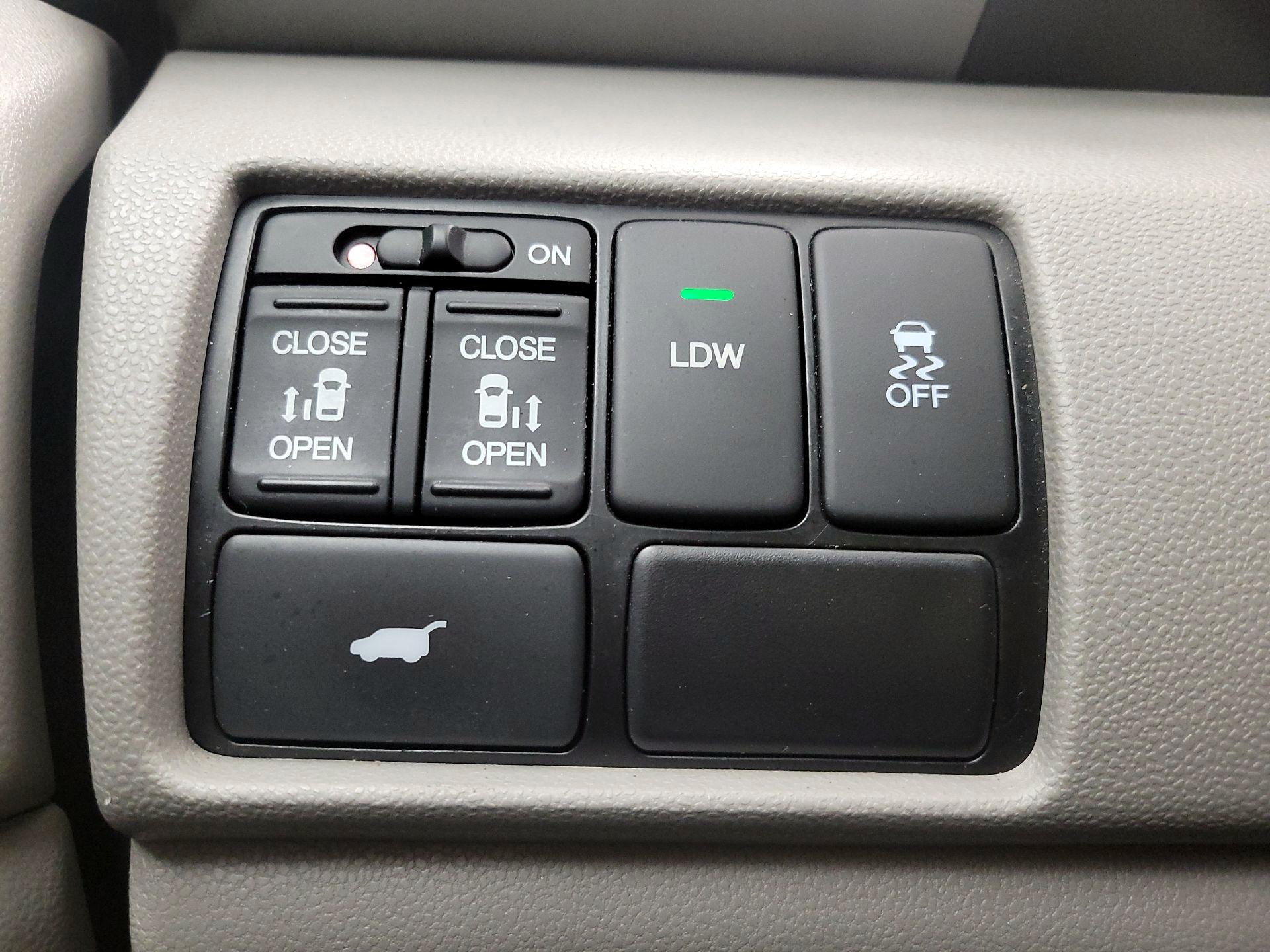 Thumbnail: 2016 Honda Odyssey - 13