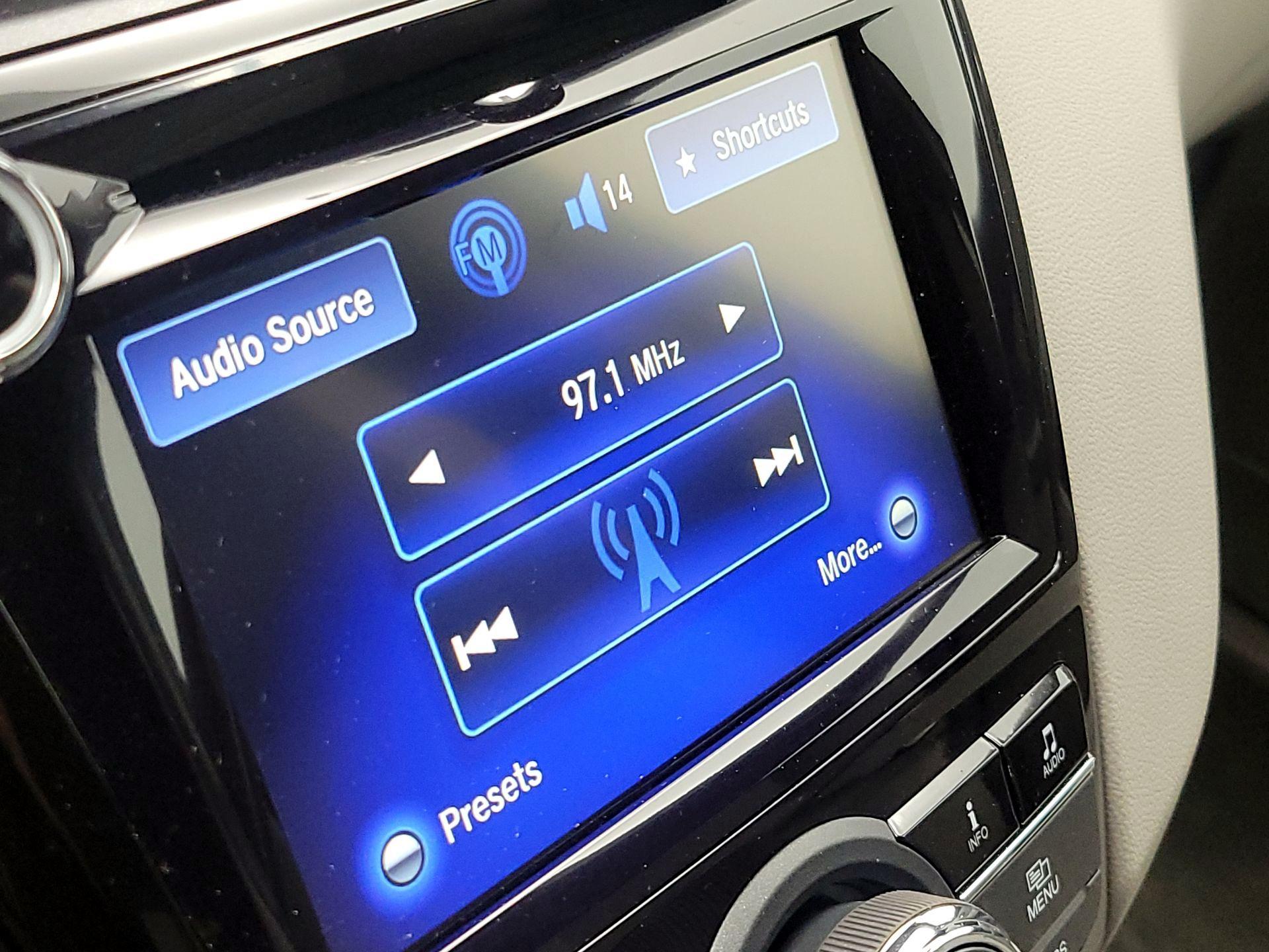 Thumbnail: 2016 Honda Odyssey - 17