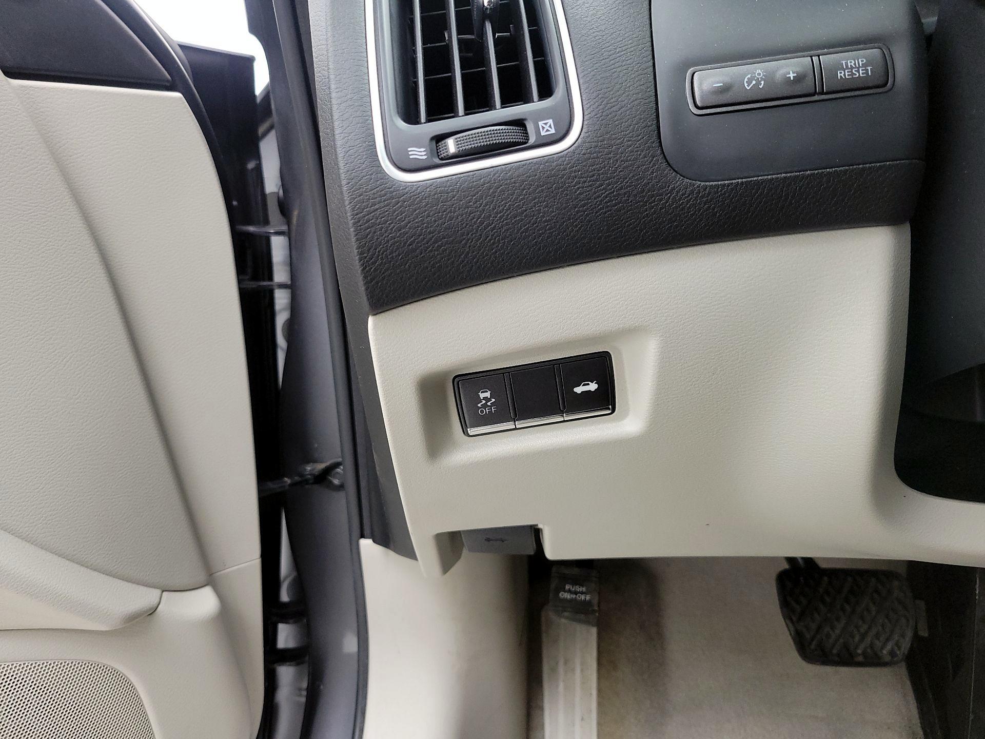 Thumbnail: 2015 INFINITI Q50 - 13