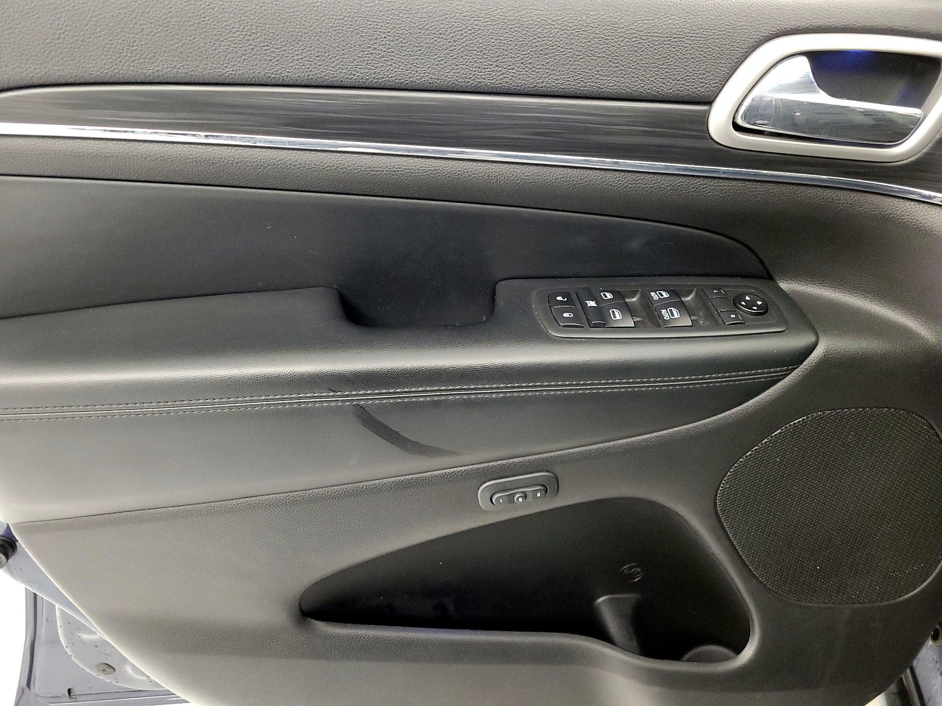 Thumbnail: 2020 Jeep Grand Cherokee - 12