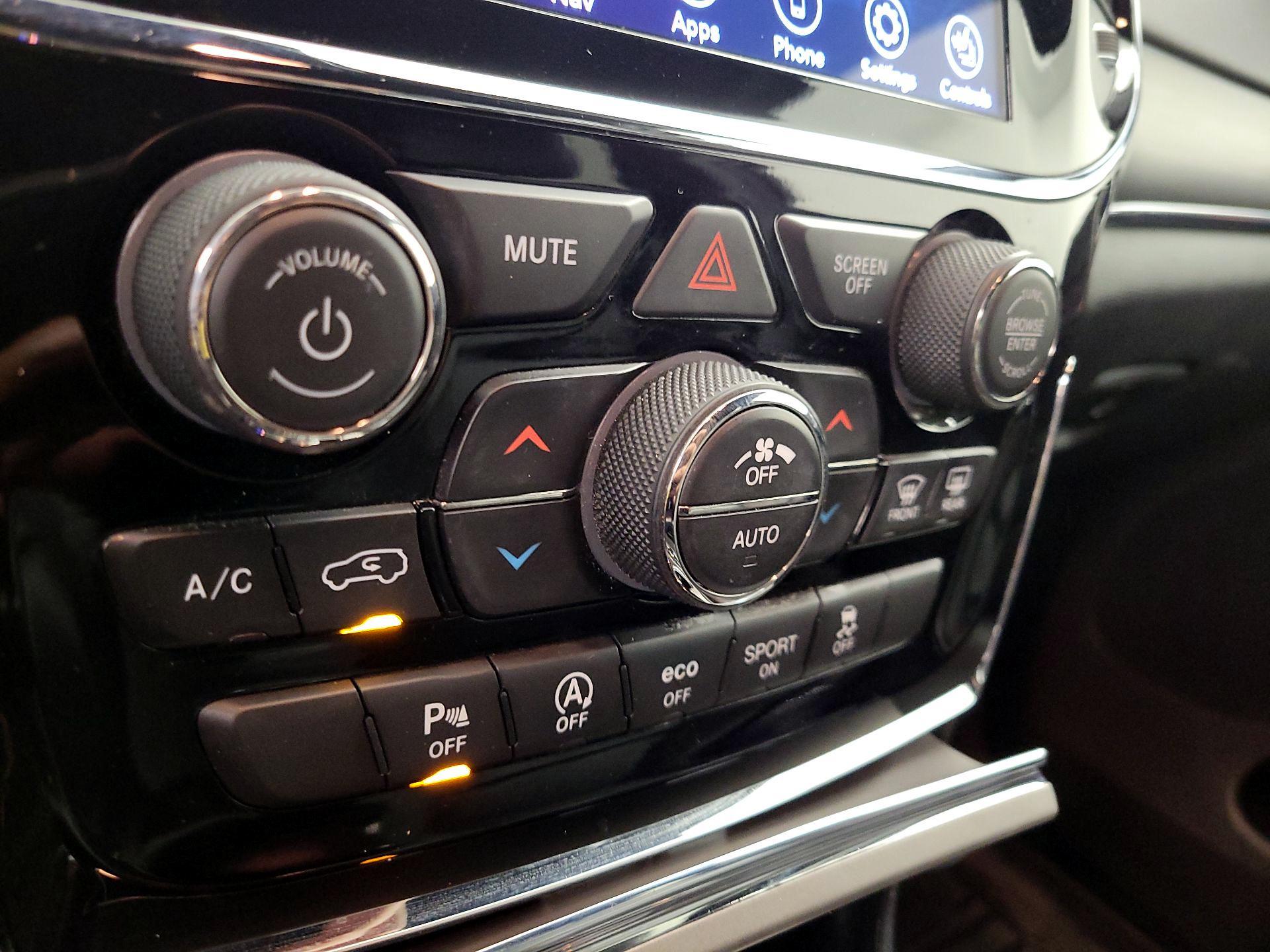 Thumbnail: 2020 Jeep Grand Cherokee - 16