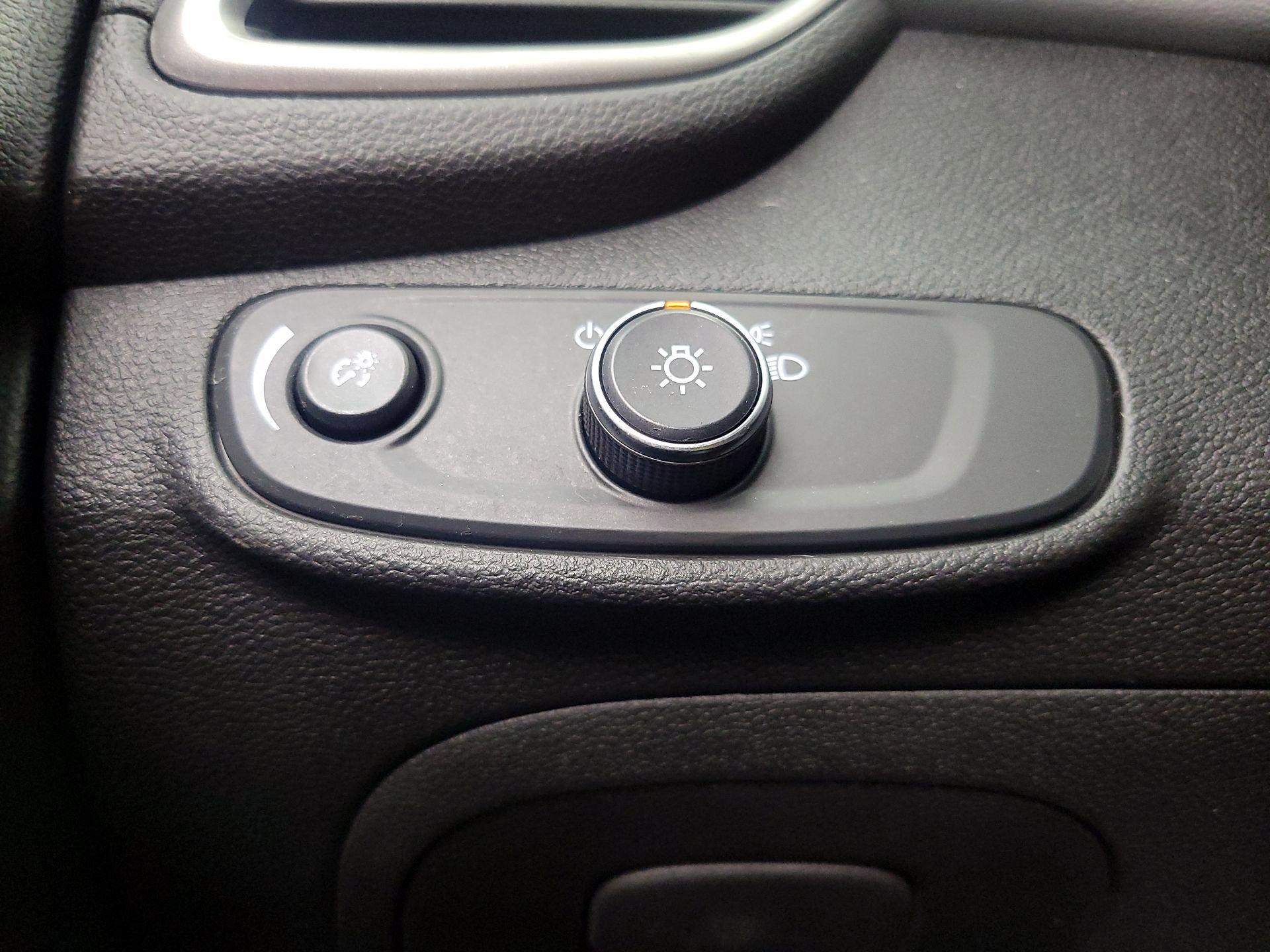 Thumbnail: 2020 Chevrolet Trax - 13