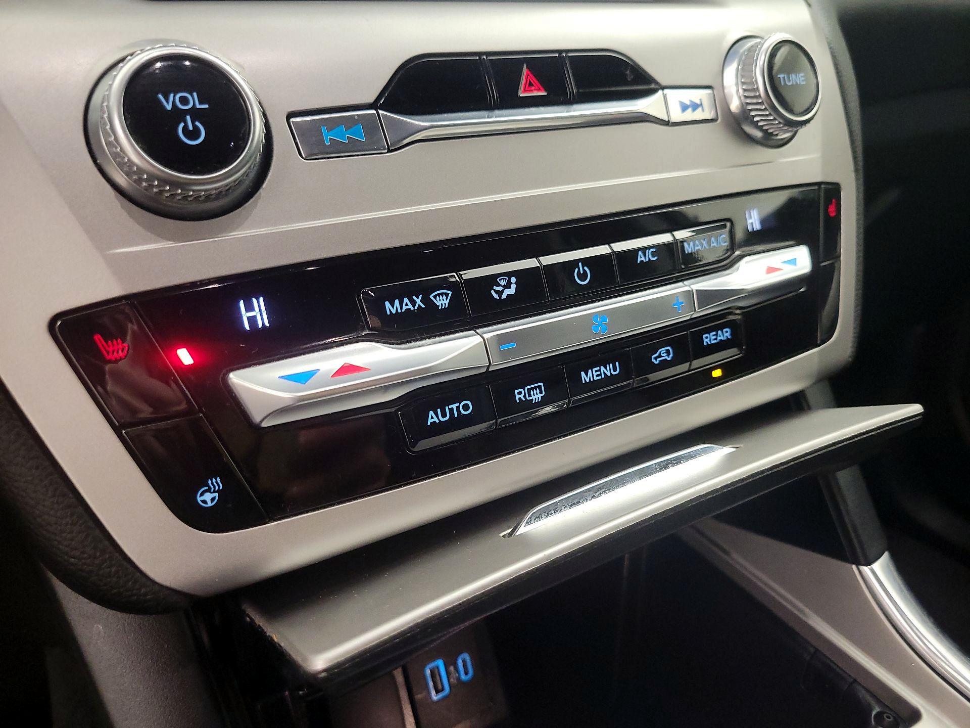 Thumbnail: 2021 Ford Explorer - 15