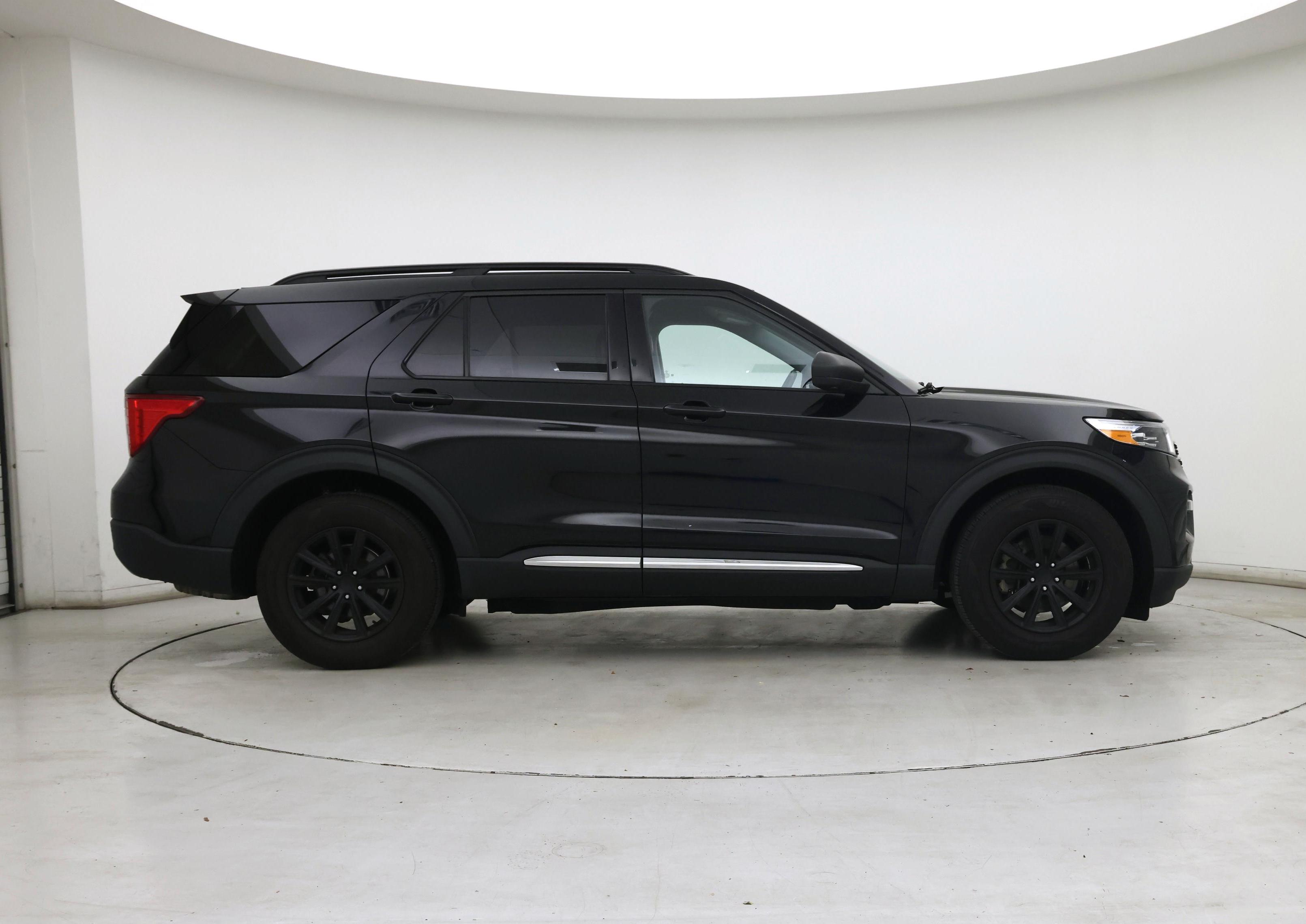Thumbnail: 2021 Ford Explorer - 7