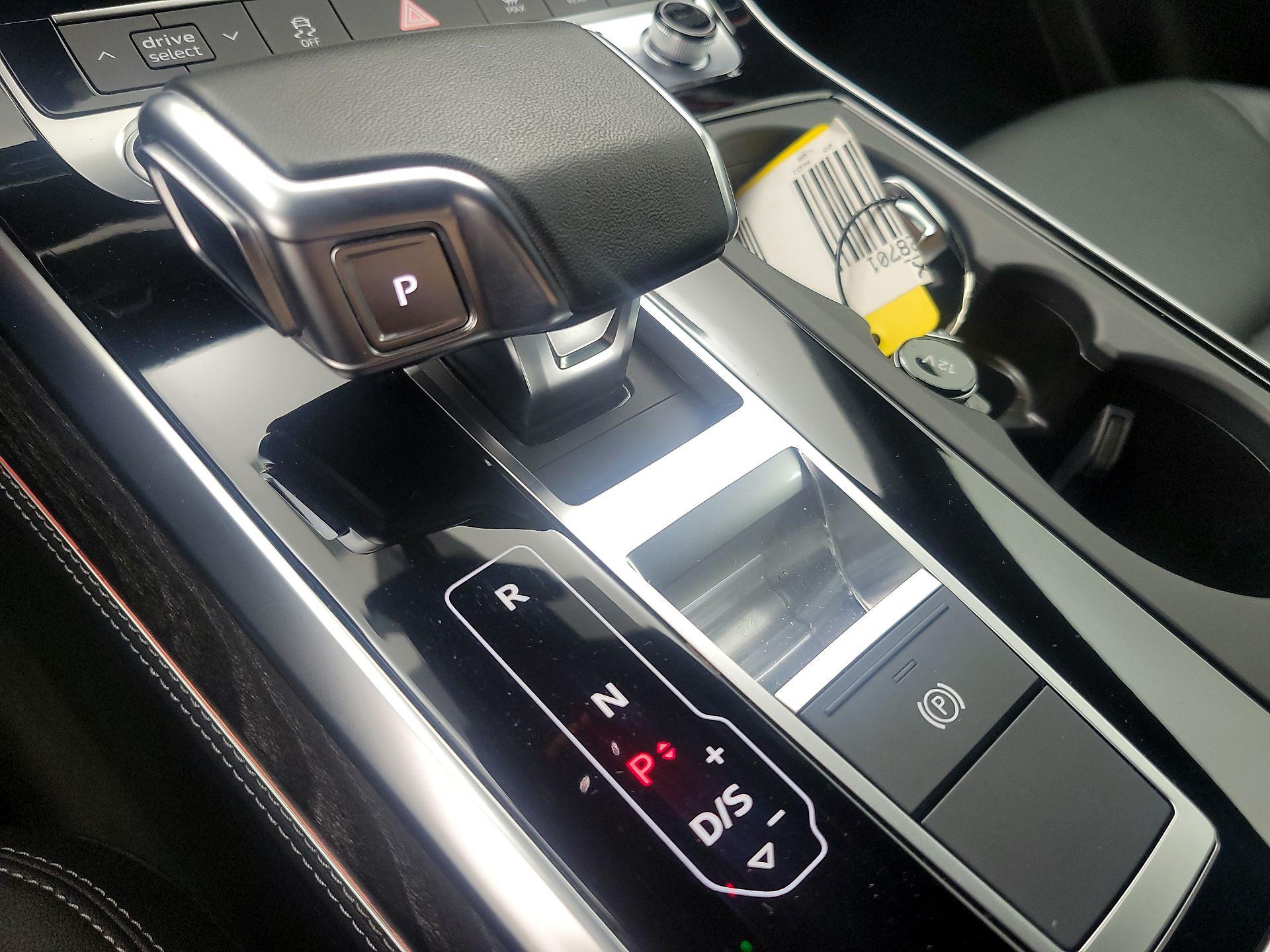 Thumbnail: 2023 Audi Q8 - 17