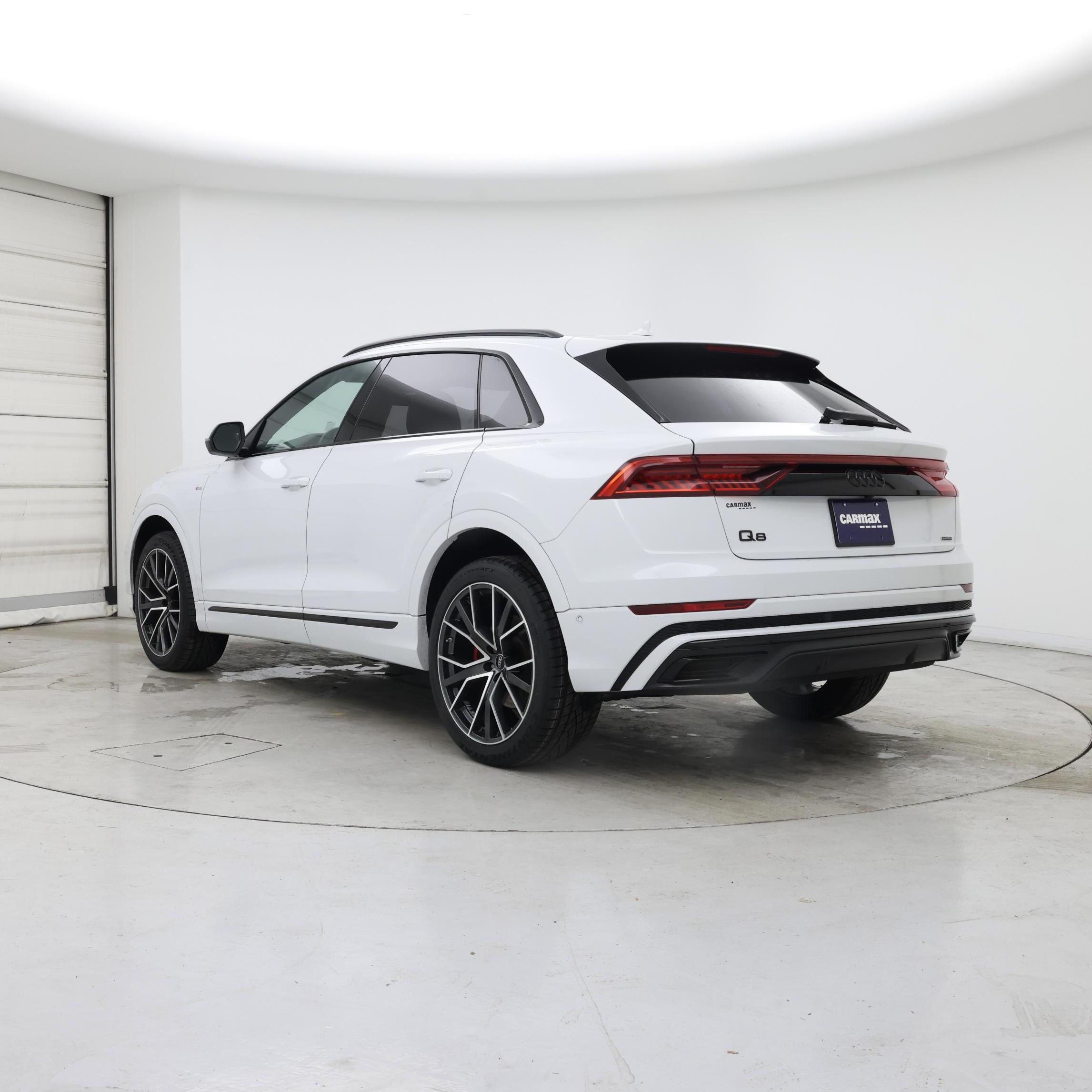 Thumbnail: 2023 Audi Q8 - 2