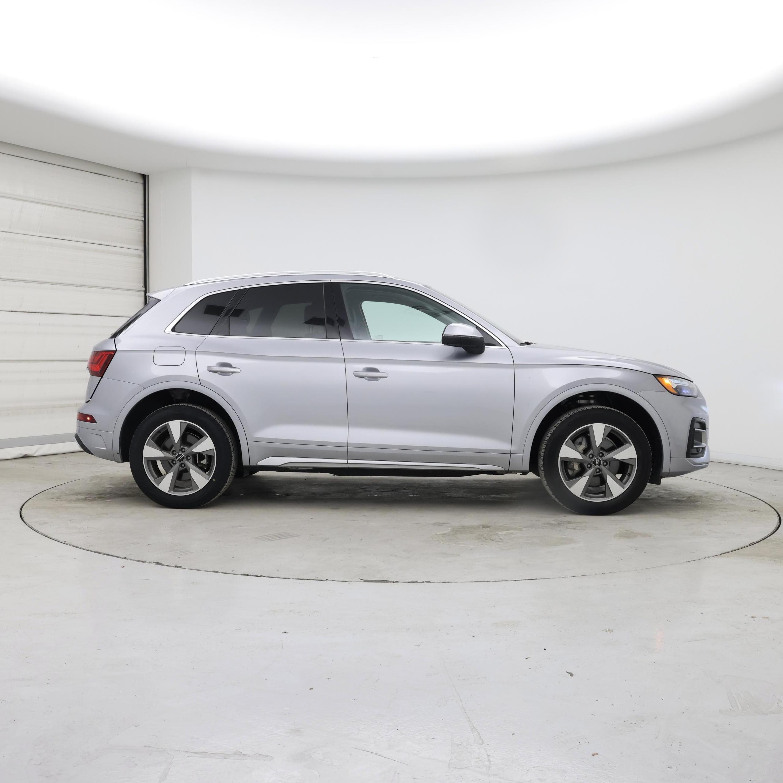 Thumbnail: 2023 Audi Q5 - 7