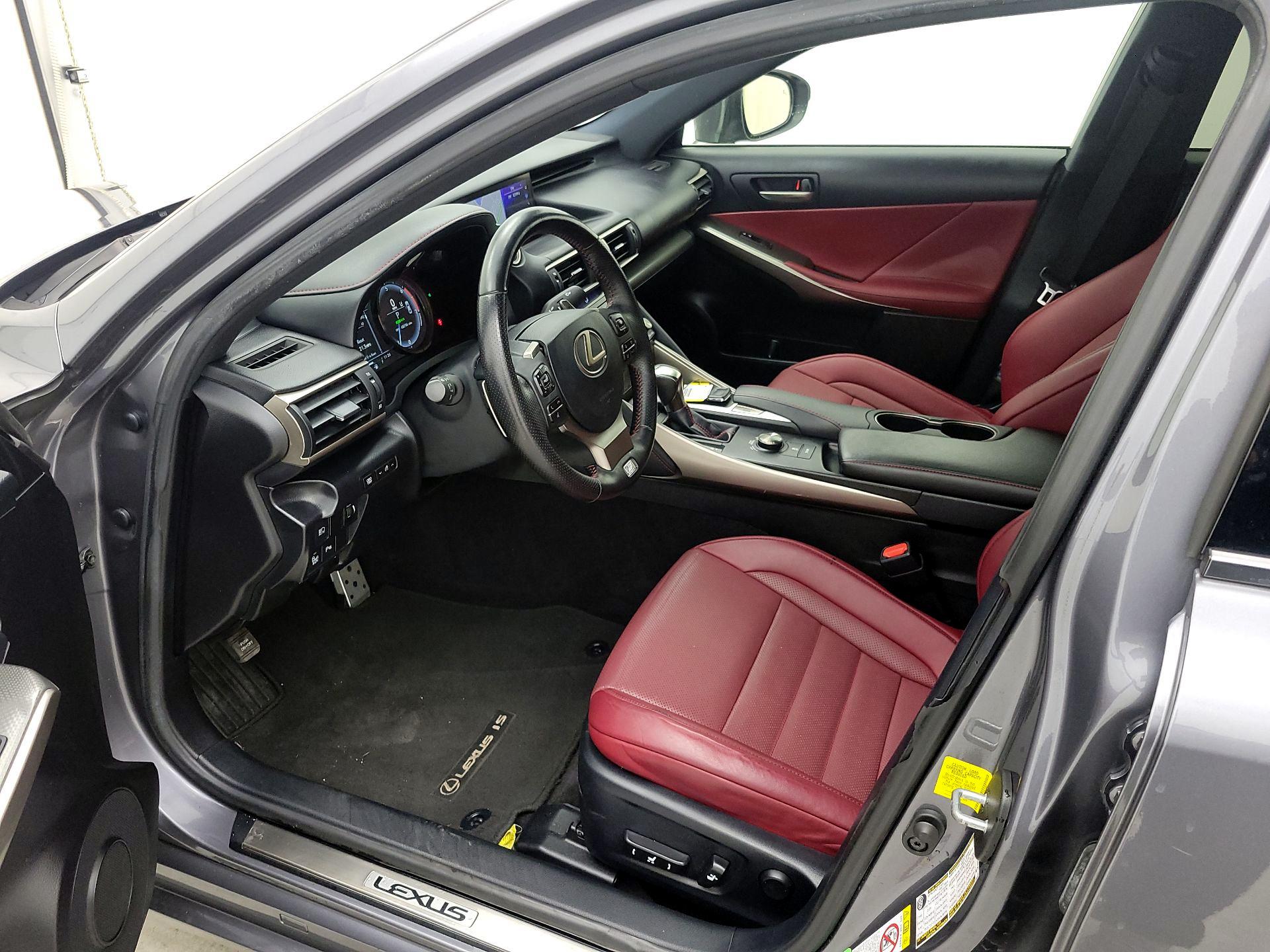 Thumbnail: 2018 Lexus IS - 11