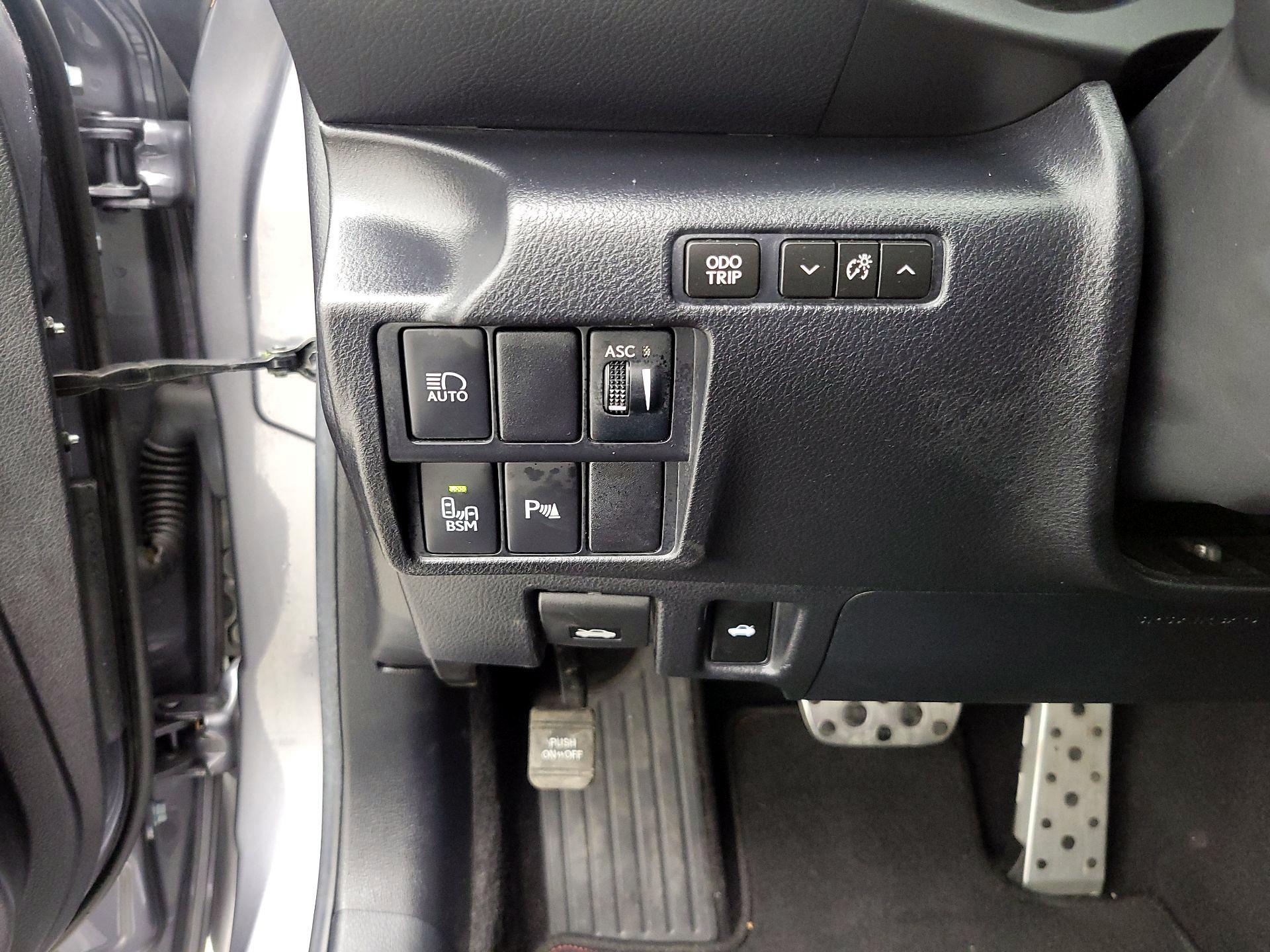 Thumbnail: 2018 Lexus IS - 13