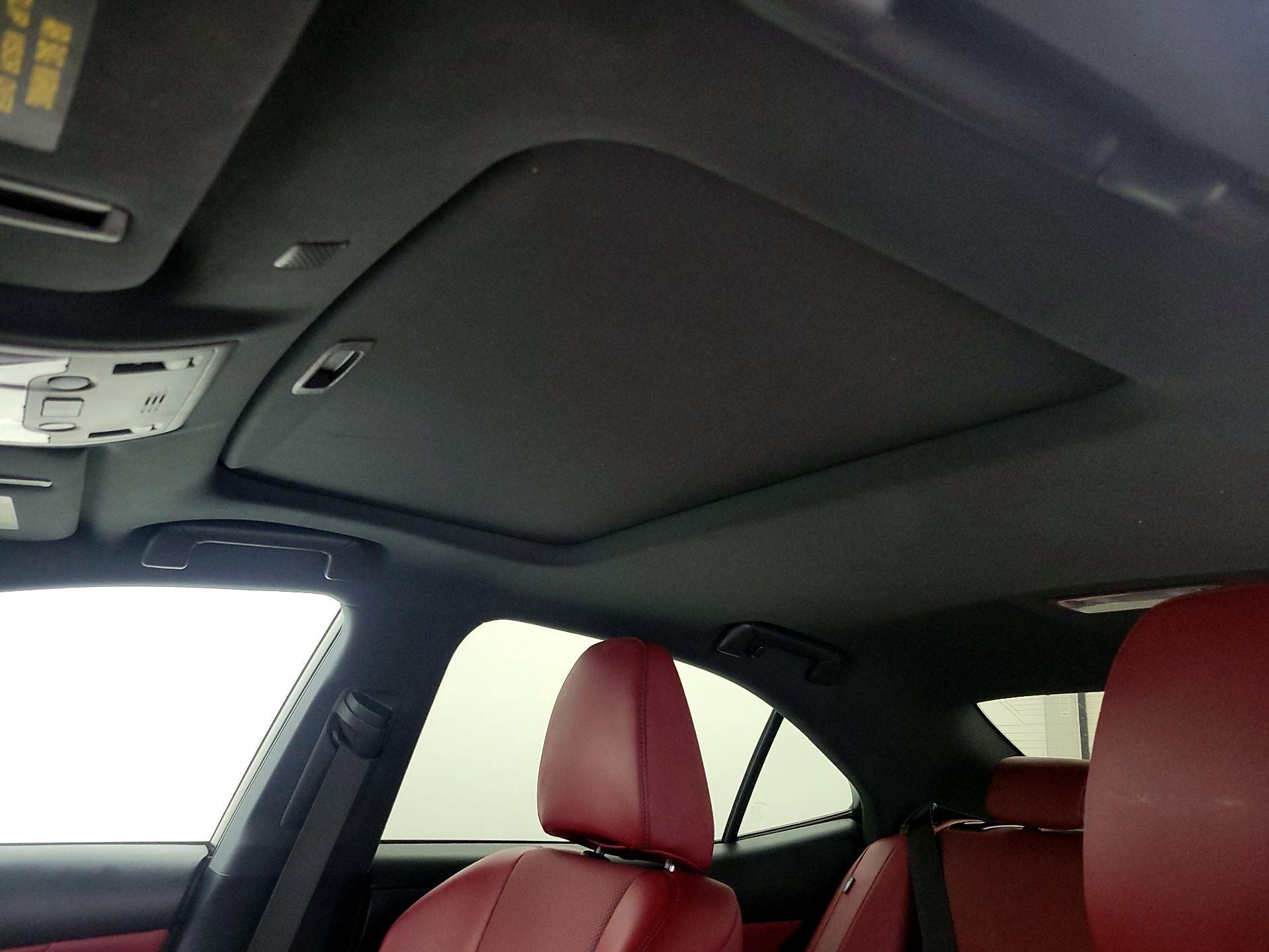 Thumbnail: 2018 Lexus IS - 20