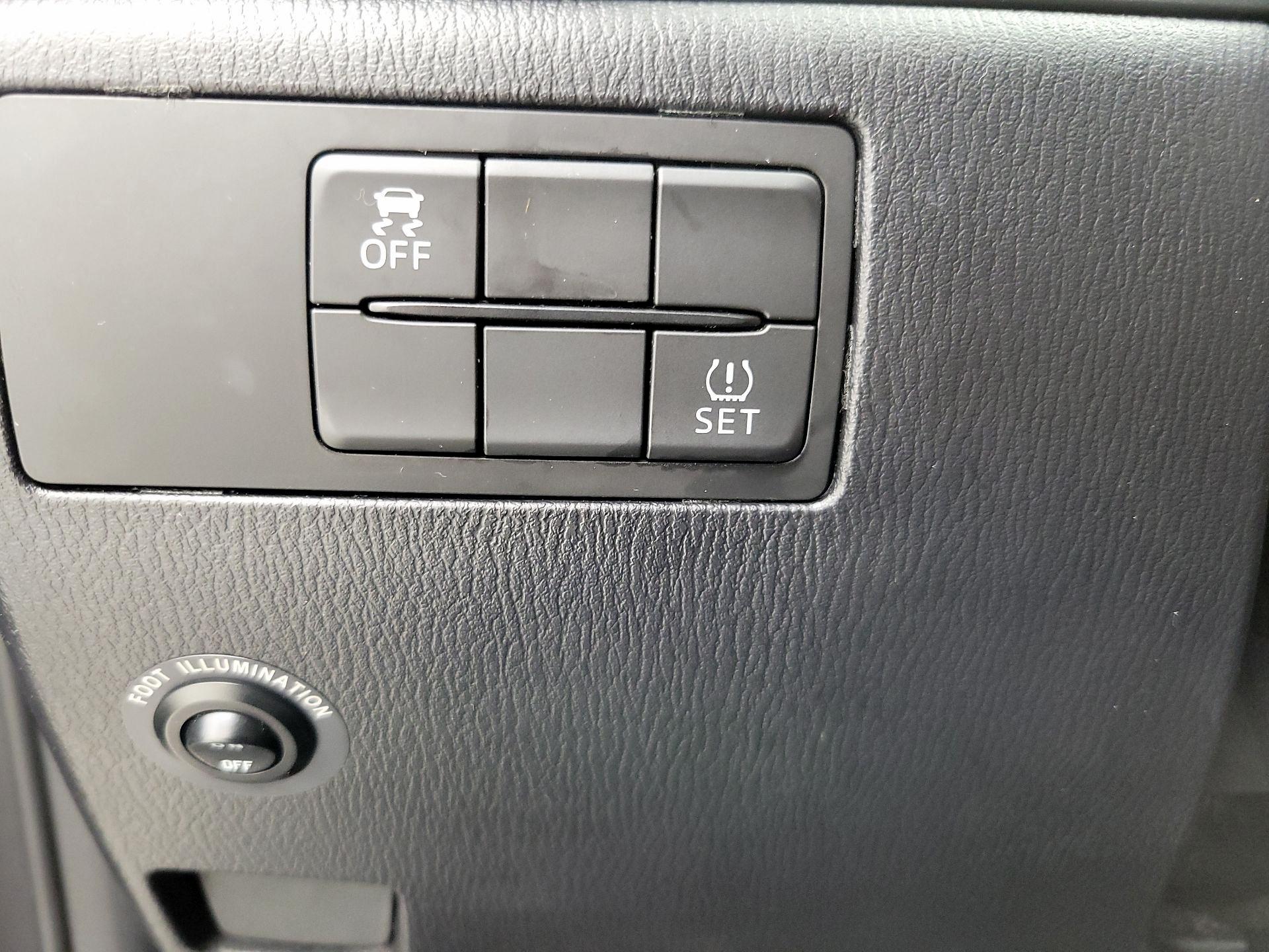 Thumbnail: 2017 Mazda Mazda3 - 13