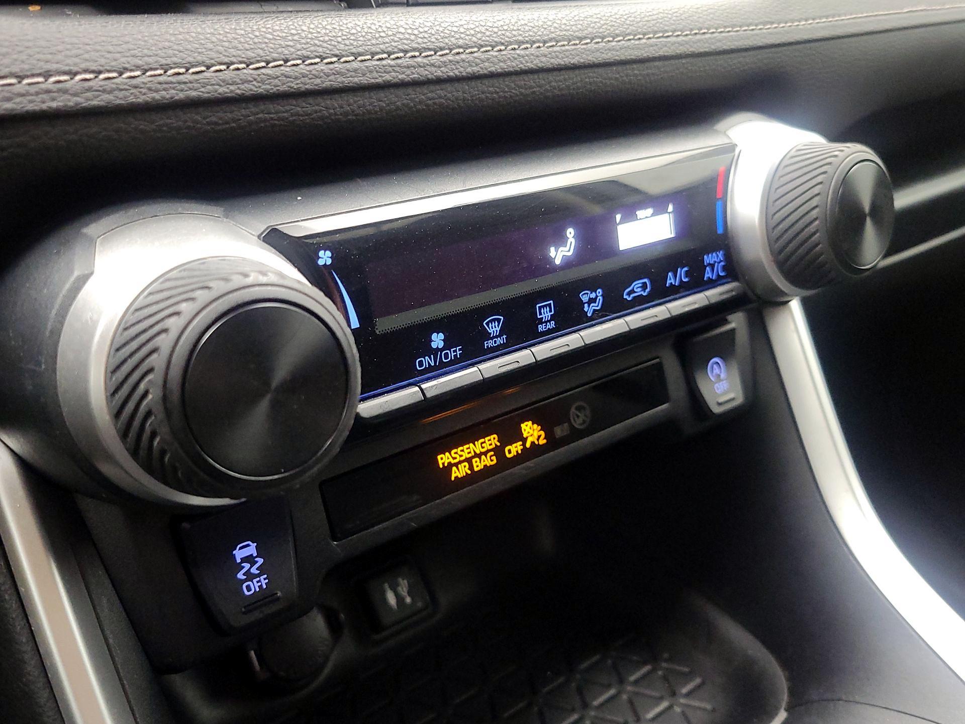 Thumbnail: 2019 Toyota RAV4 - 16