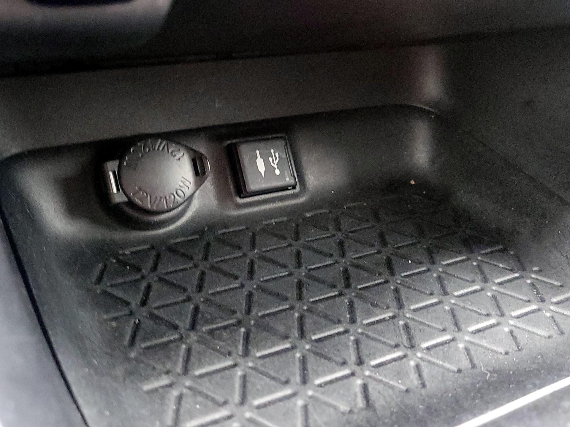 Thumbnail: 2019 Toyota RAV4 - 18