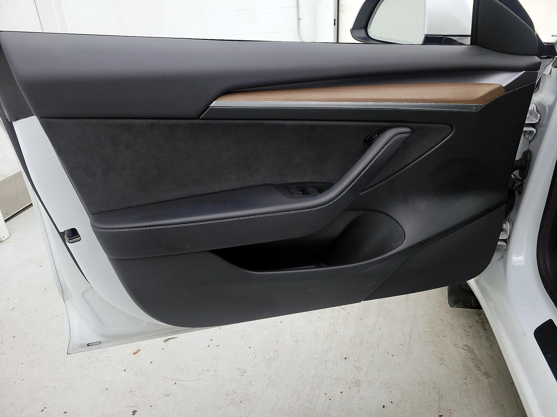 Thumbnail: 2023 Tesla Model 3 - 12