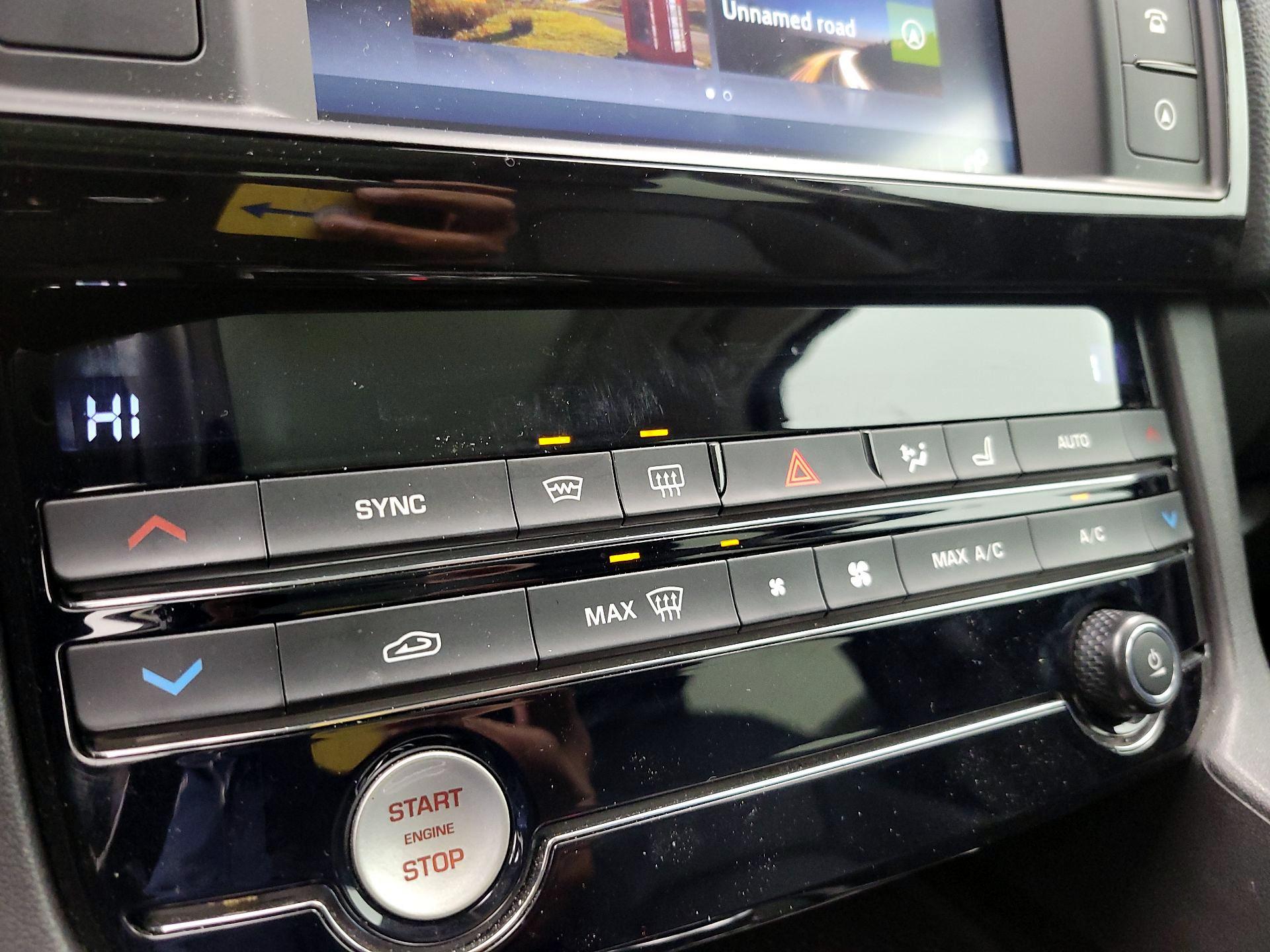 Thumbnail: 2018 Jaguar F-Pace - 9