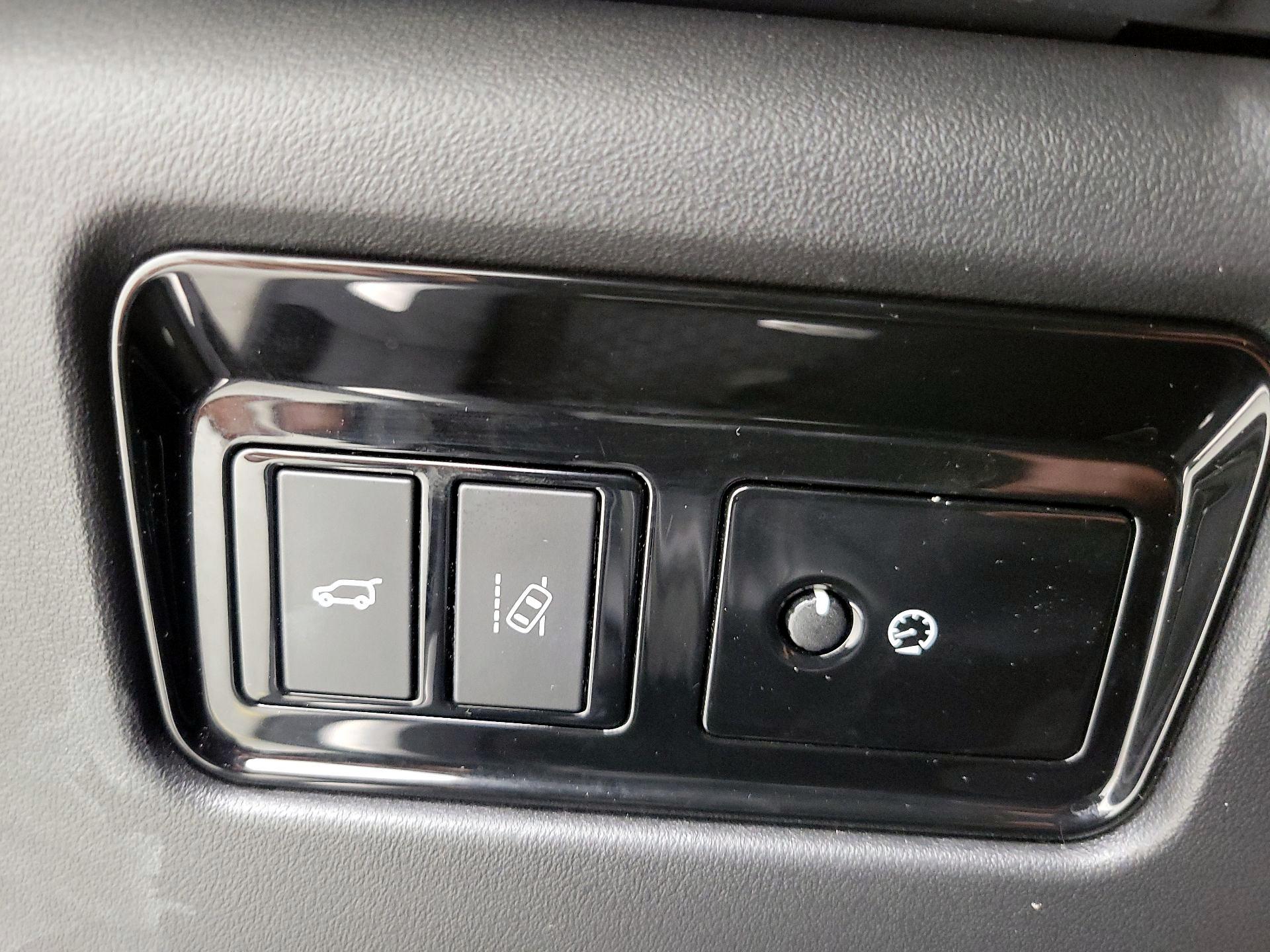 Thumbnail: 2018 Jaguar F-Pace - 13