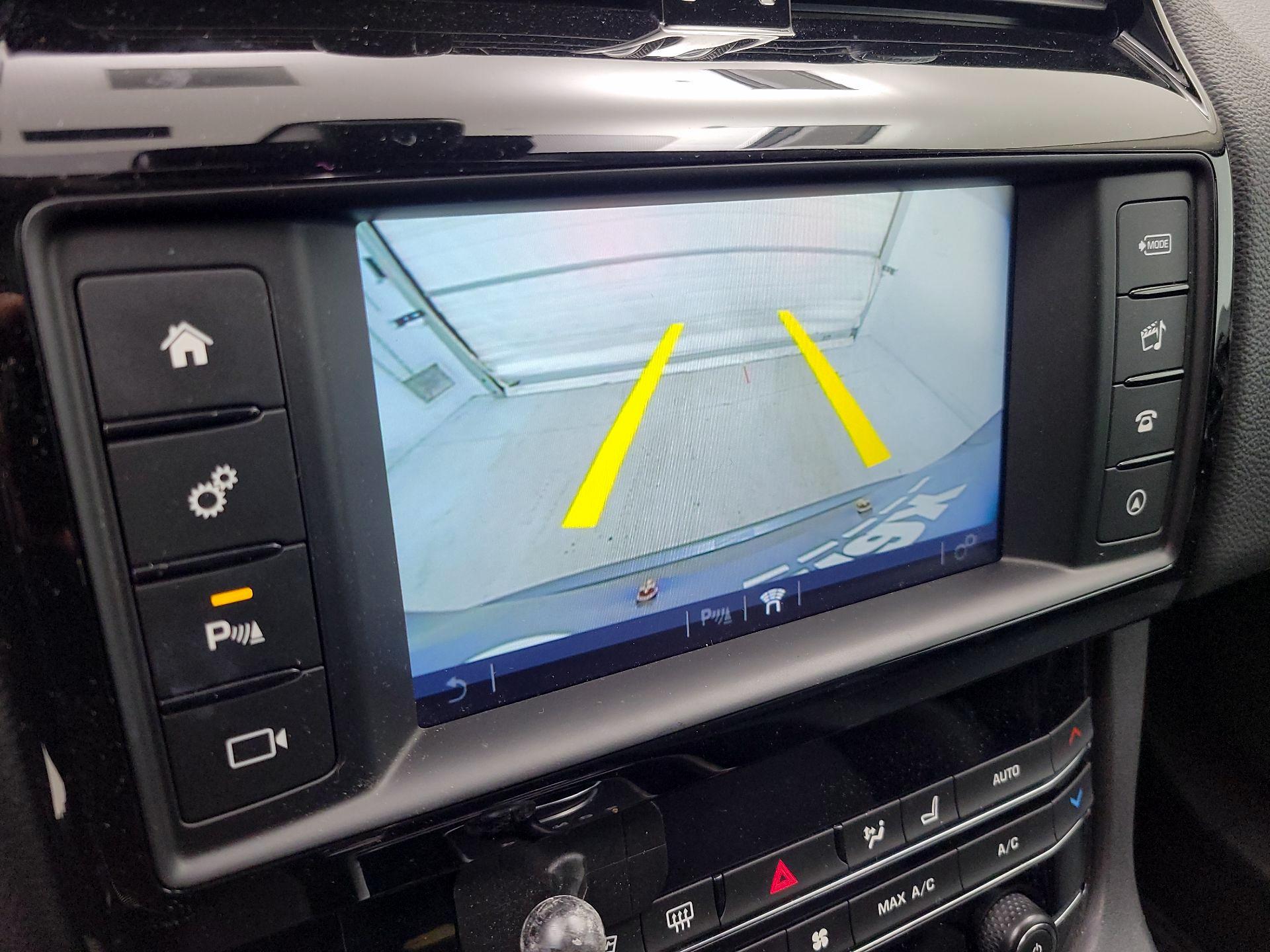 Thumbnail: 2018 Jaguar F-Pace - 14