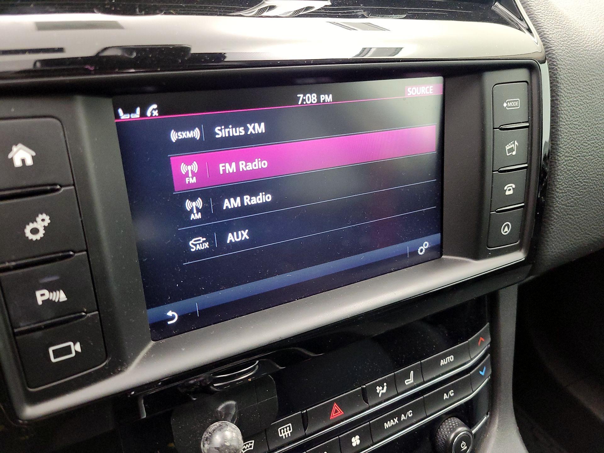 Thumbnail: 2018 Jaguar F-Pace - 15