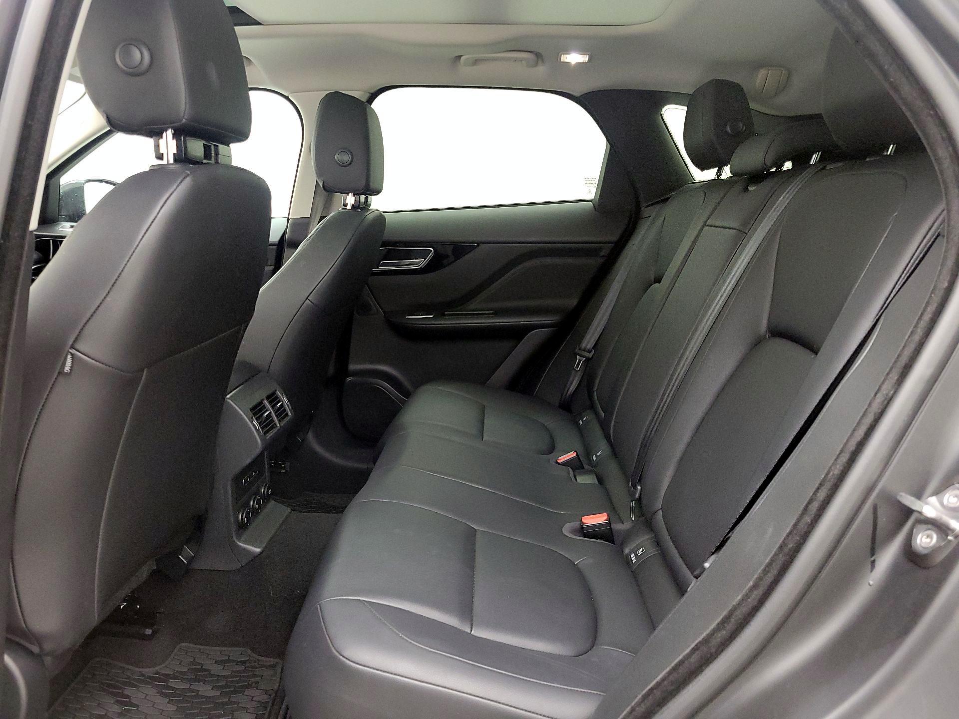 Thumbnail: 2018 Jaguar F-Pace - 20