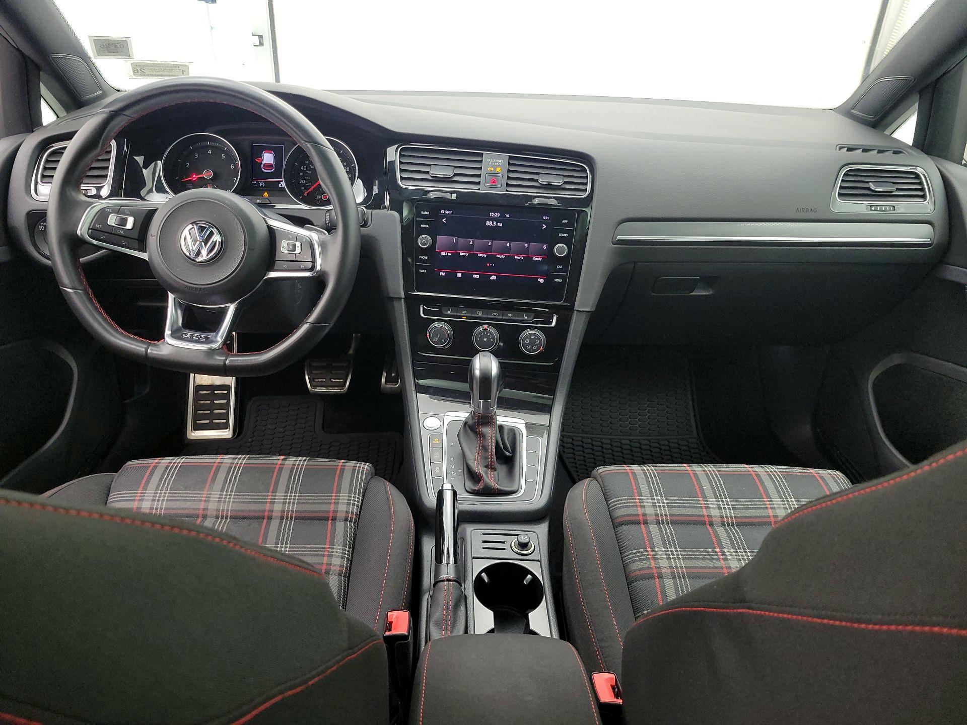 Thumbnail: 2018 Volkswagen Golf - 9