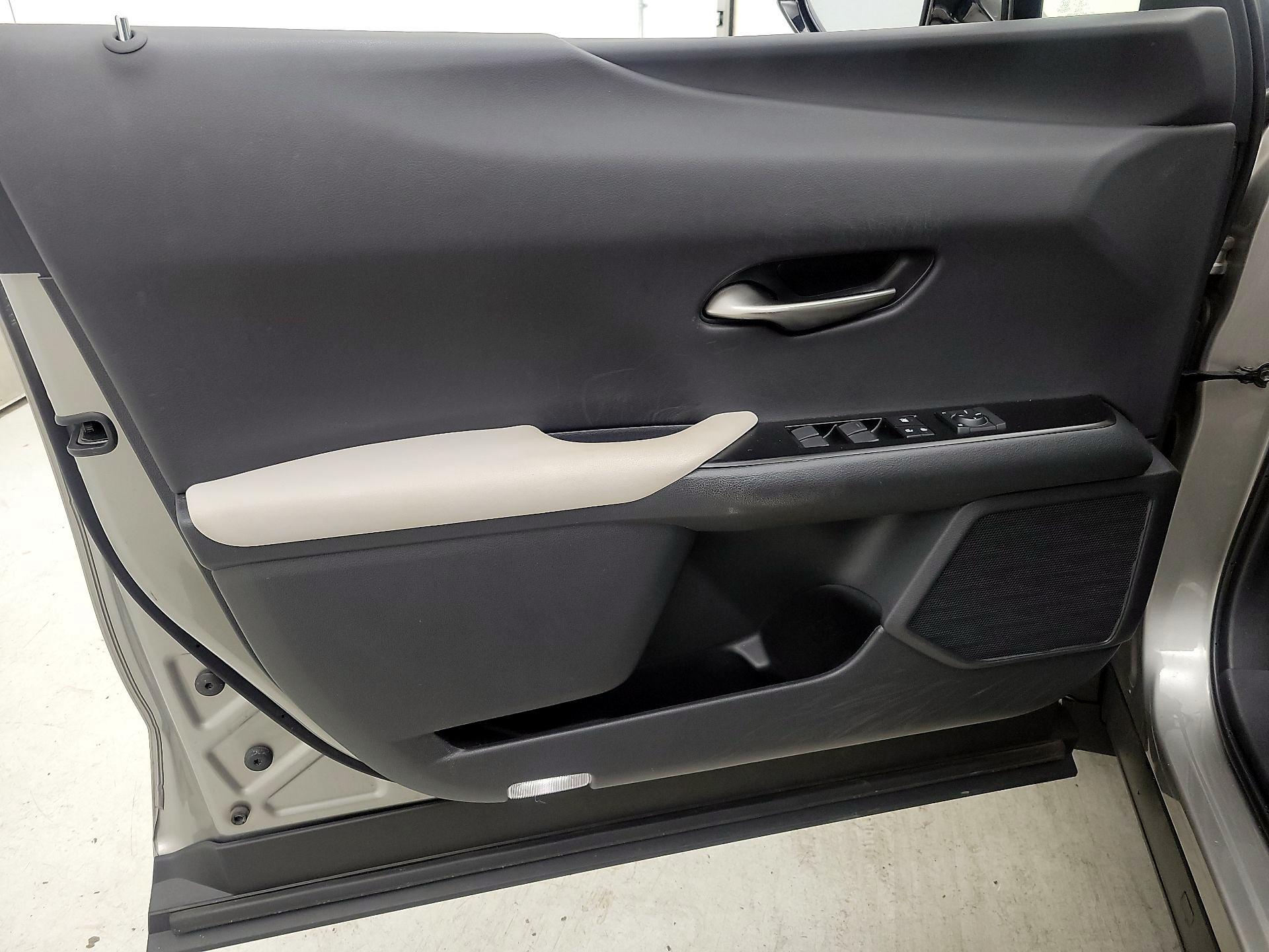 Thumbnail: 2020 Lexus UX - 12