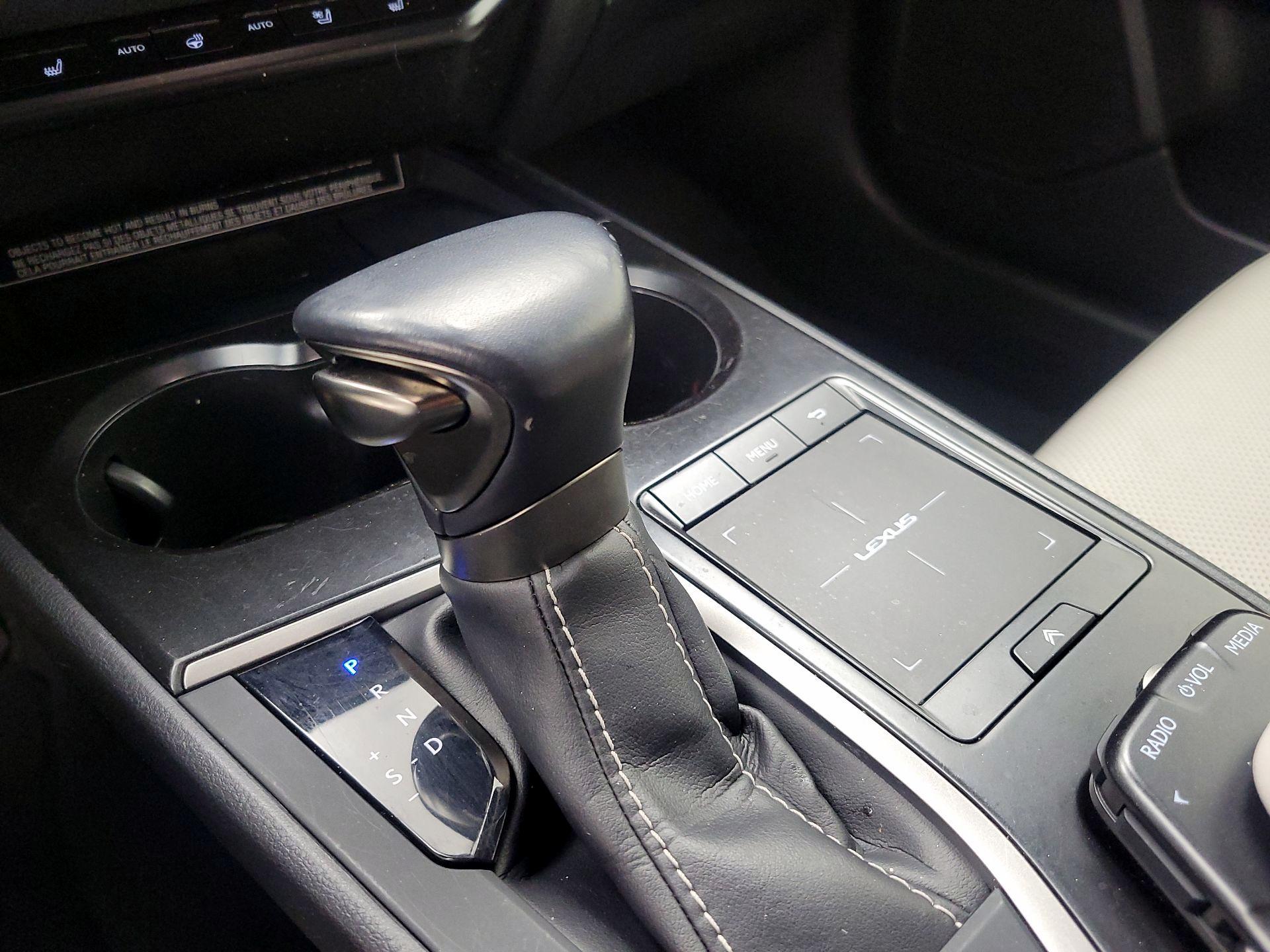 Thumbnail: 2020 Lexus UX - 16