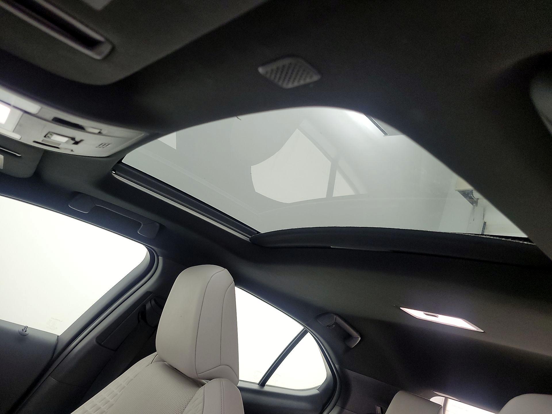 Thumbnail: 2020 Lexus UX - 17