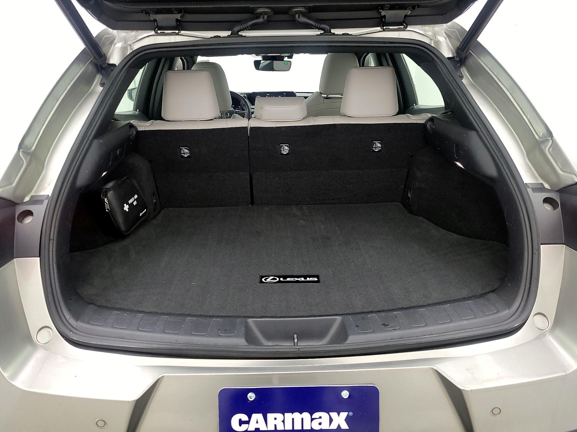 Thumbnail: 2020 Lexus UX - 19