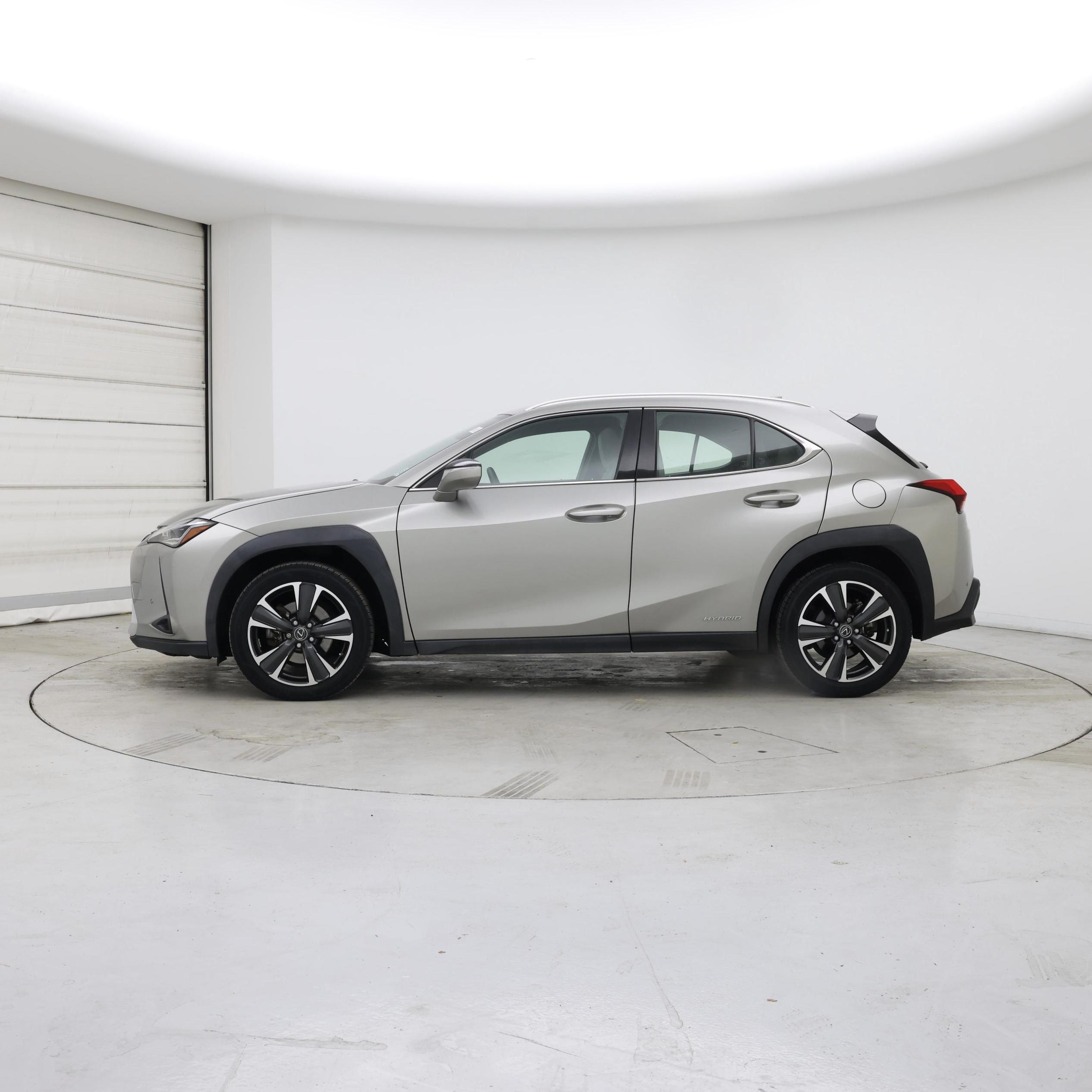 Thumbnail: 2020 Lexus UX - 3