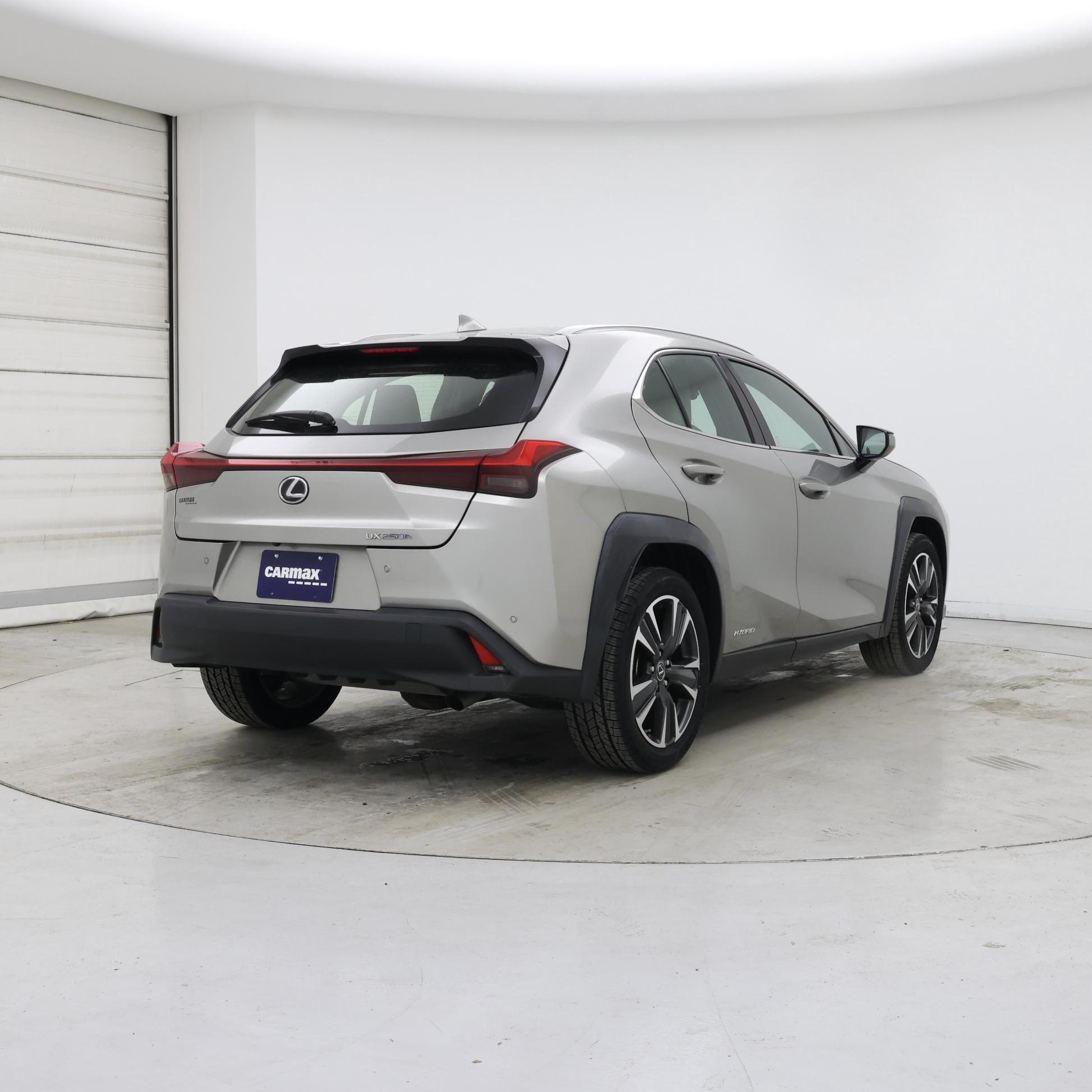 Thumbnail: 2020 Lexus UX - 8