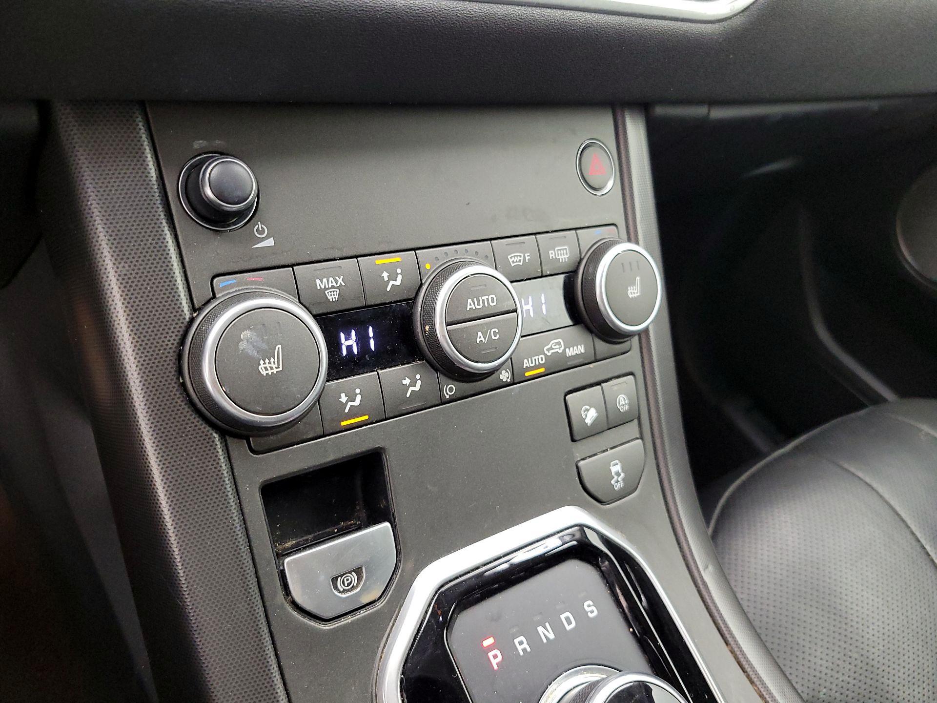 Thumbnail: 2018 Land Rover Range Rover Evoque - 17