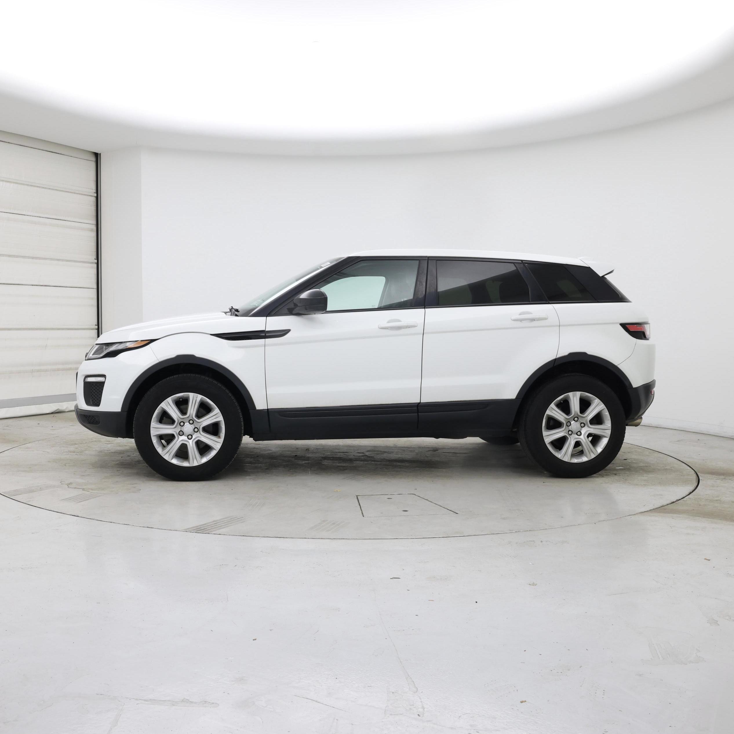 Thumbnail: 2018 Land Rover Range Rover Evoque - 3