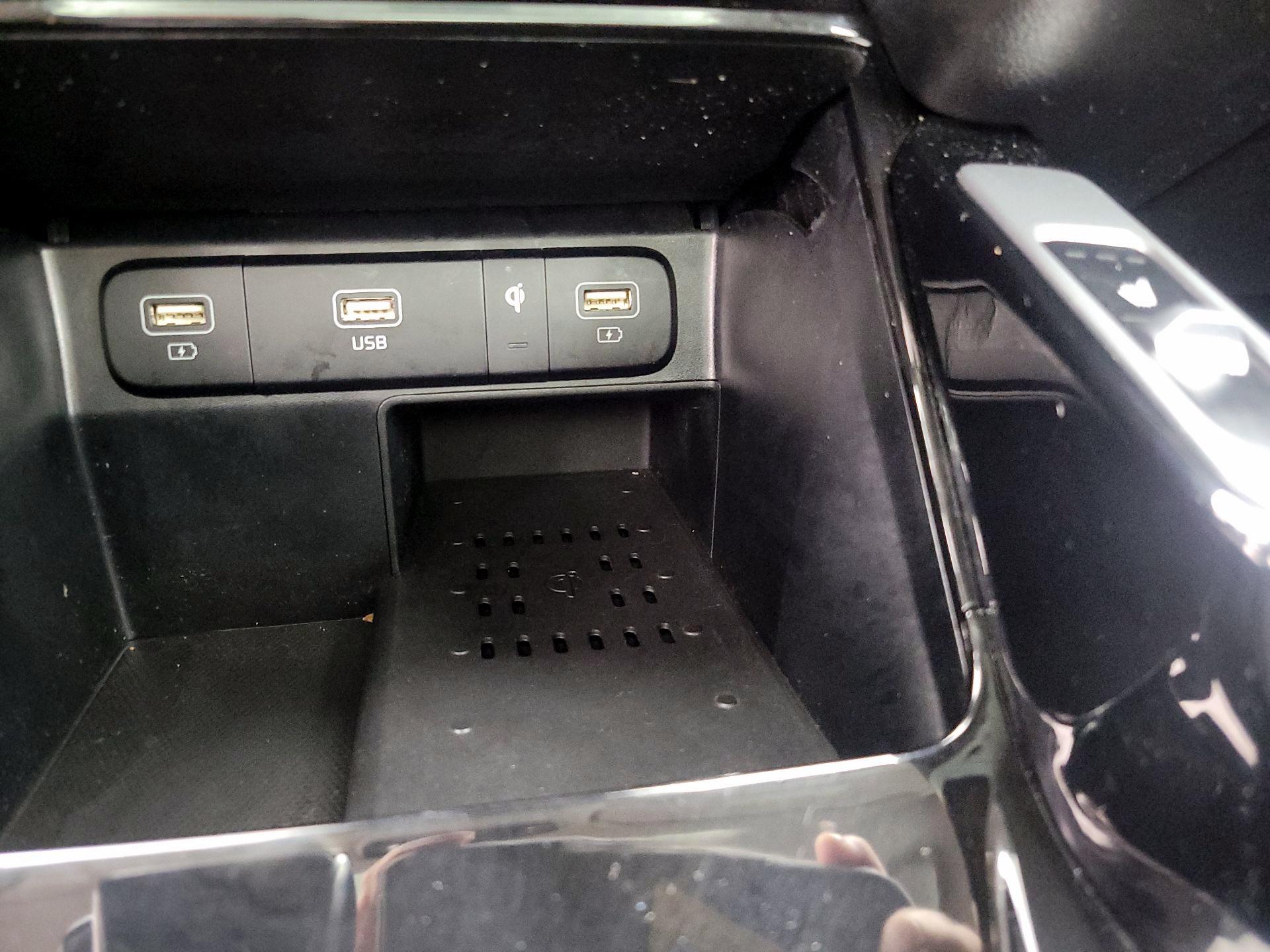 Thumbnail: 2021 Kia Sorento - 18