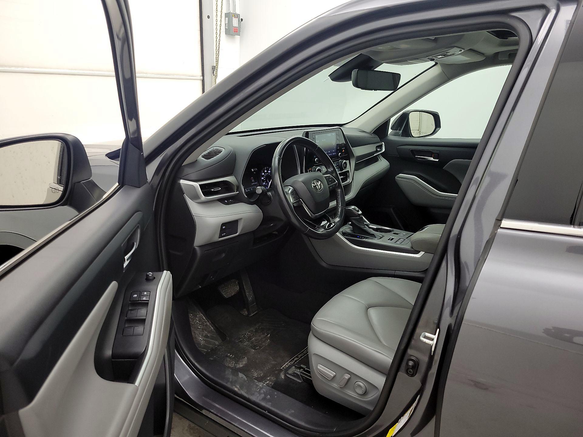 Thumbnail: 2021 Toyota Highlander - 11