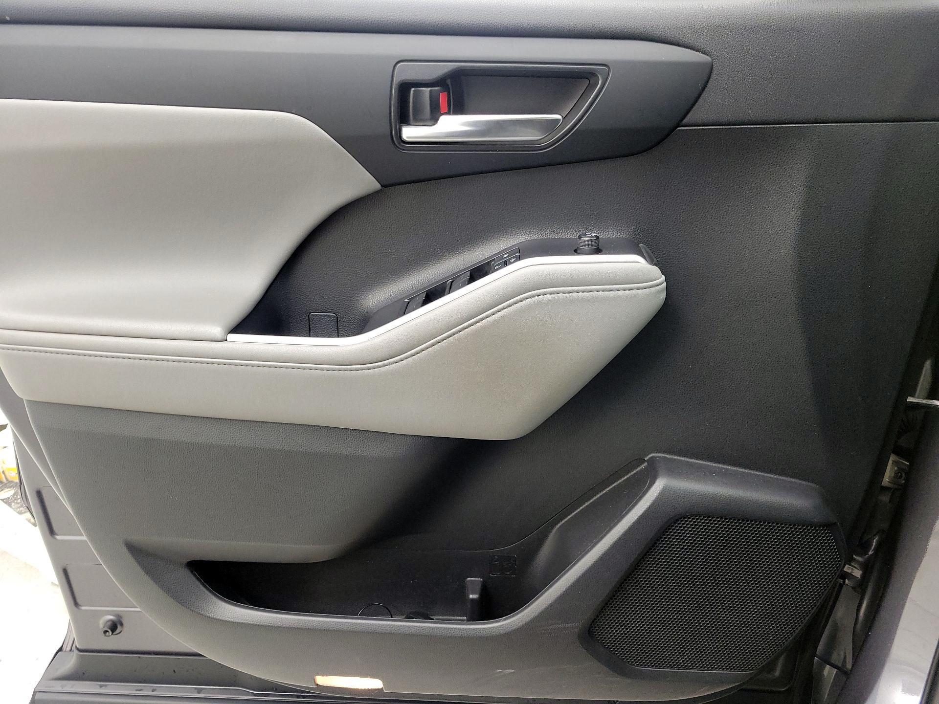 Thumbnail: 2021 Toyota Highlander - 12