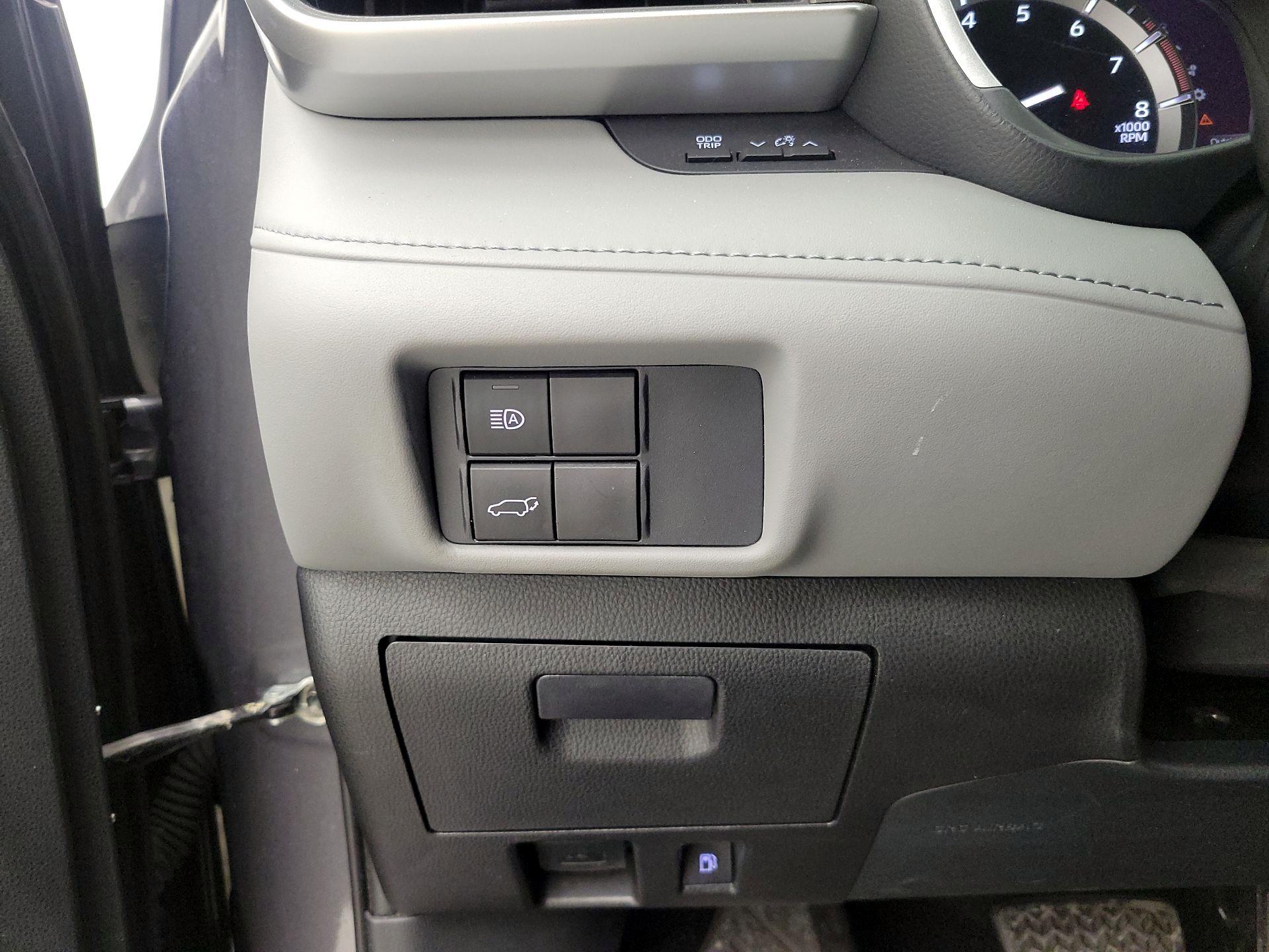 Thumbnail: 2021 Toyota Highlander - 13