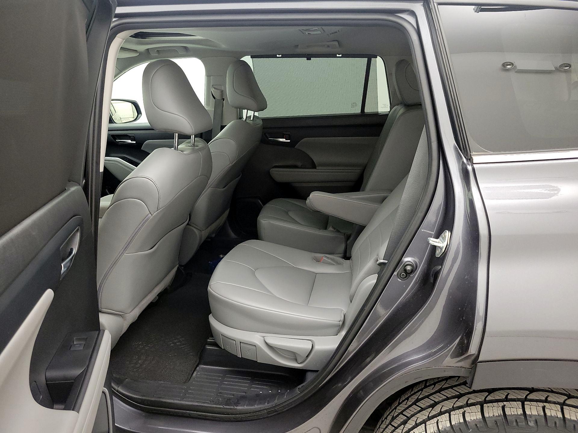 Thumbnail: 2021 Toyota Highlander - 20